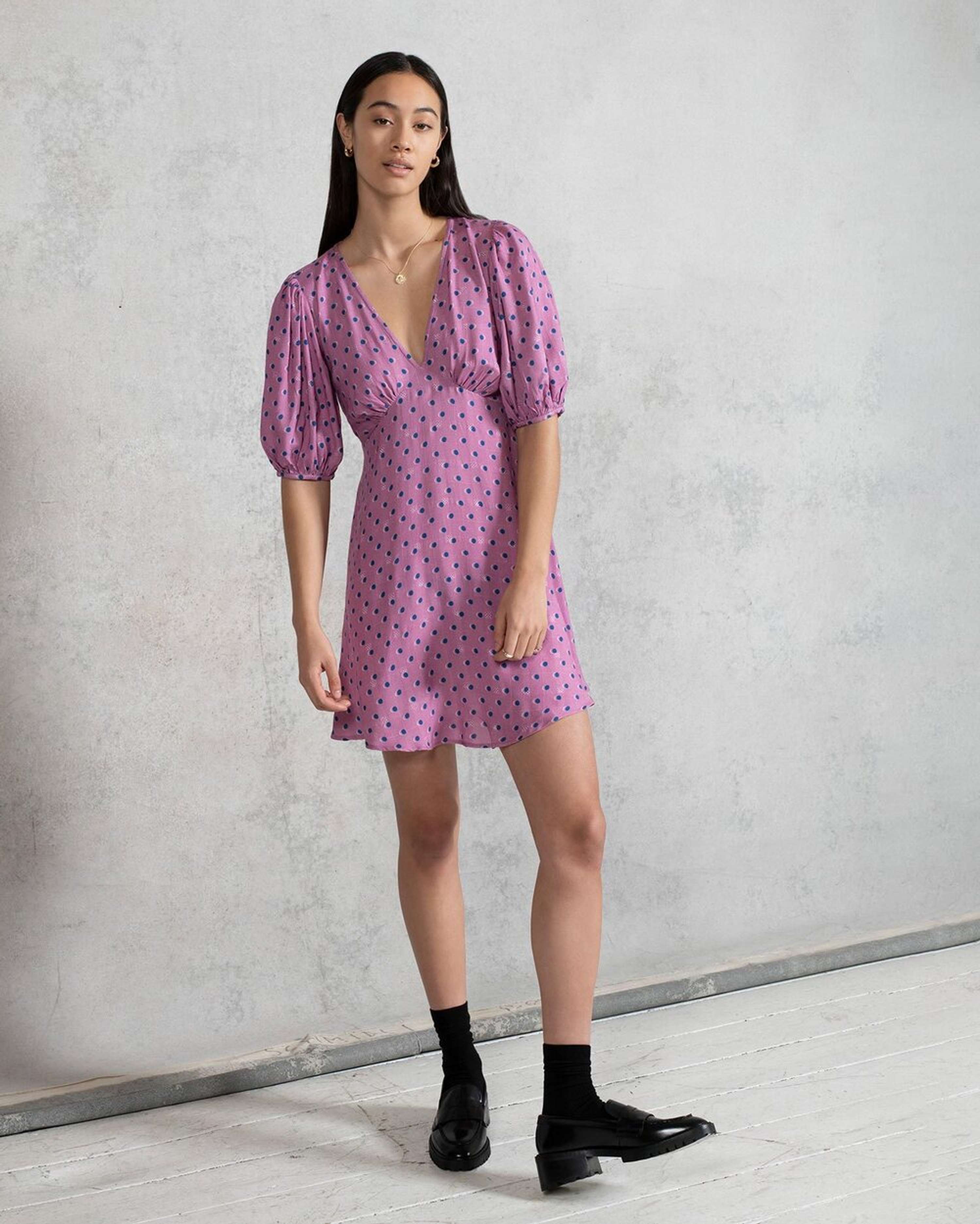Omnes E-Commerce by Jade Hennessey