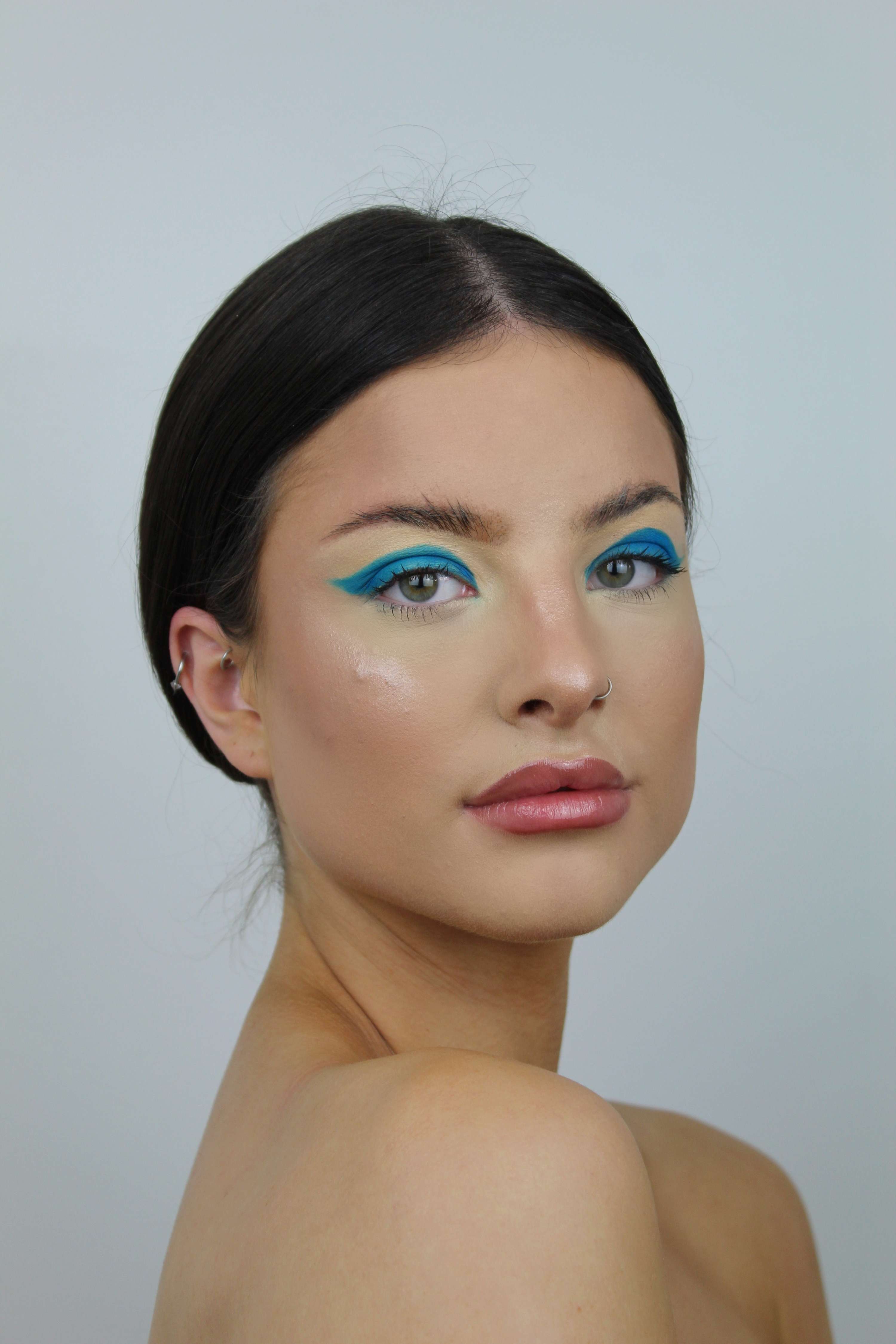 Graphic liner by Mia Phillips