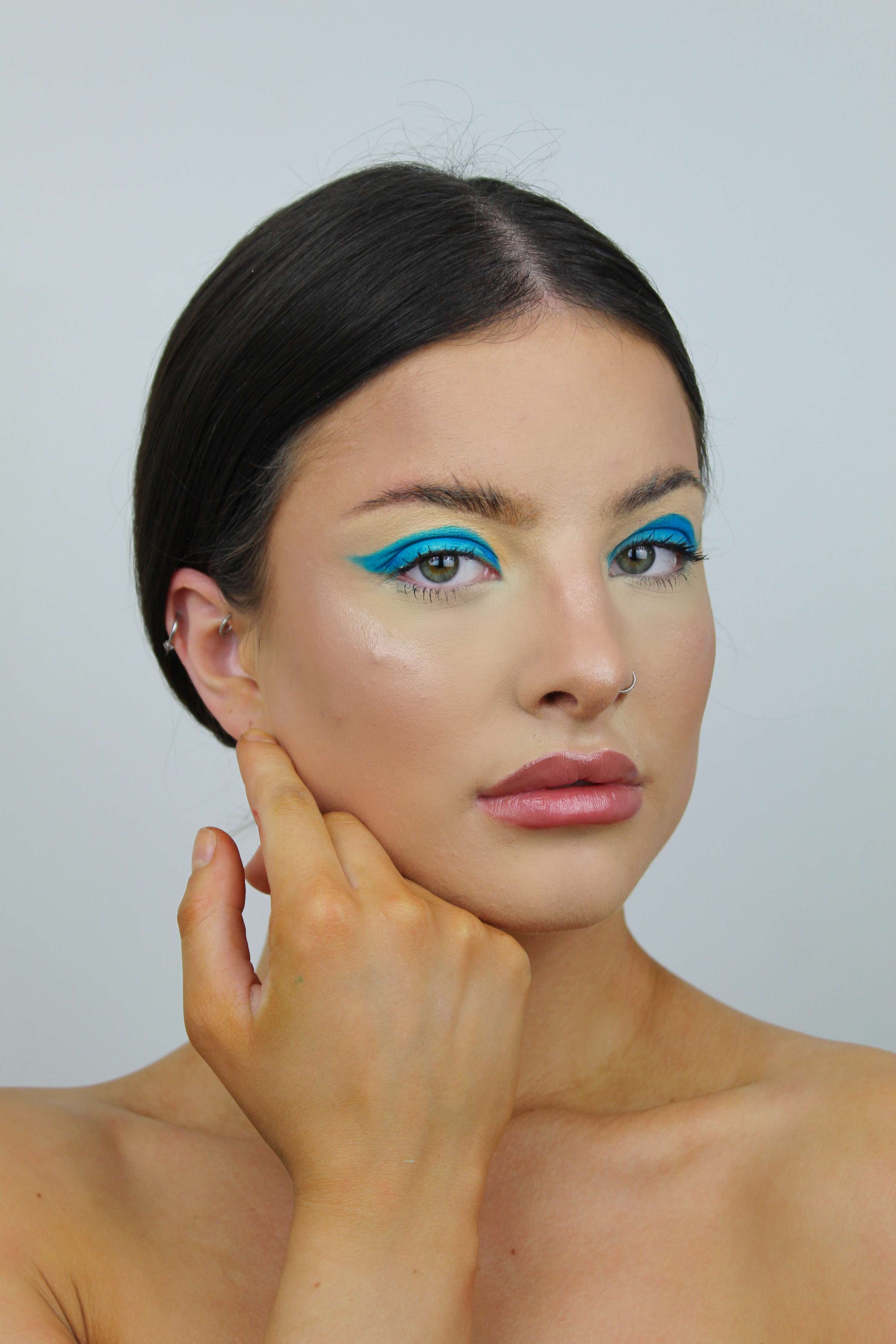 Graphic liner by Mia Phillips