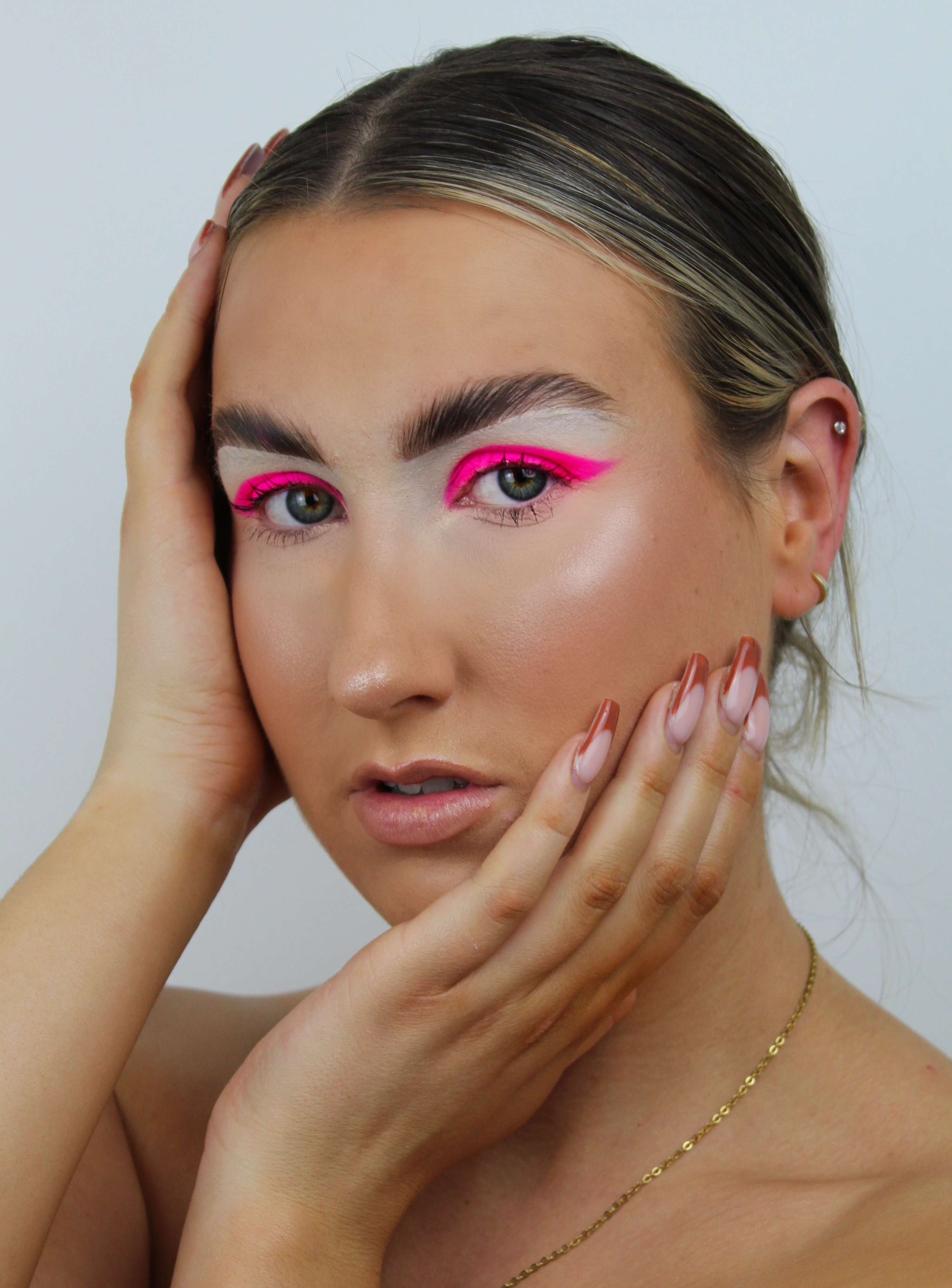 Graphic liner by Mia Phillips