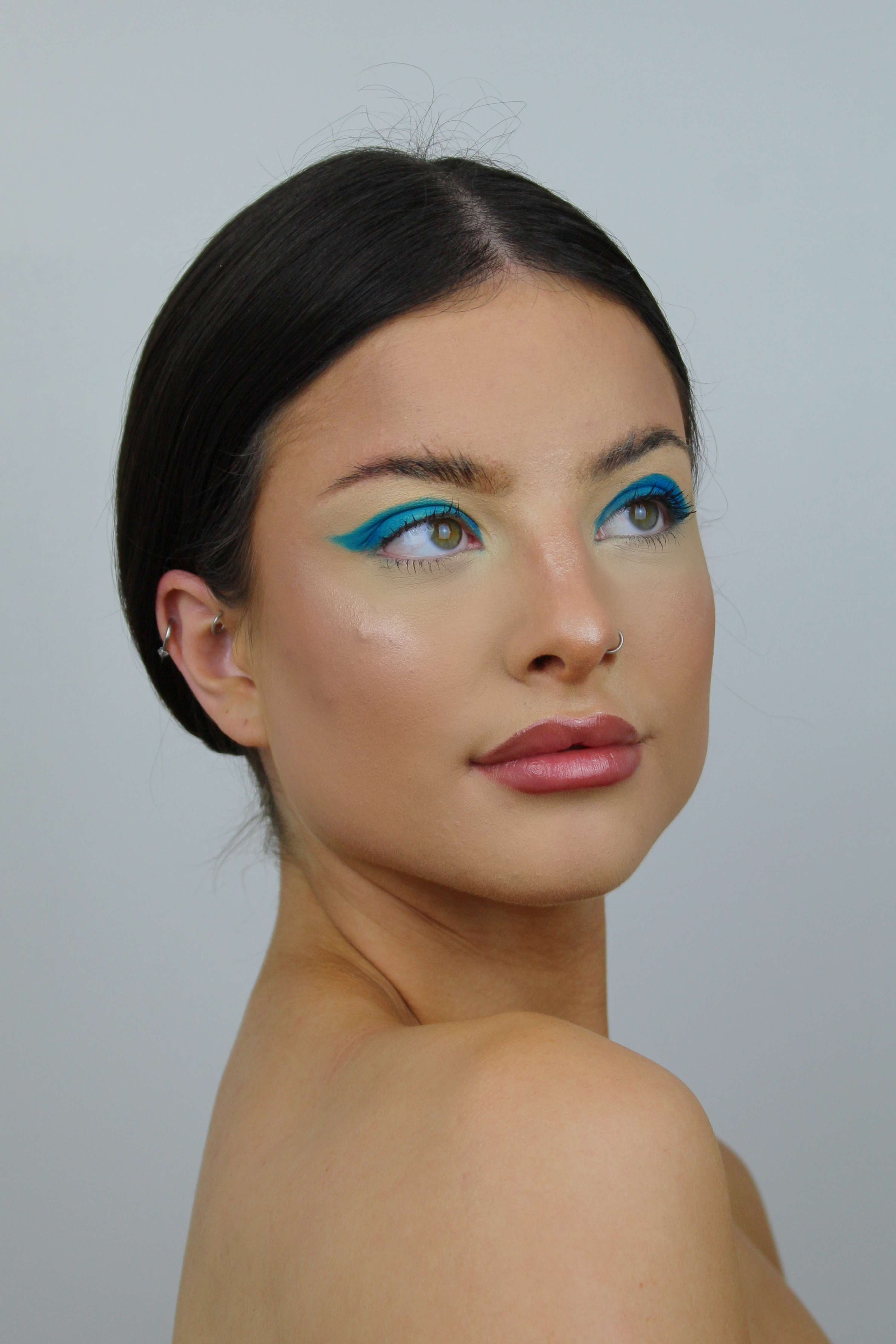 Graphic liner by Mia Phillips
