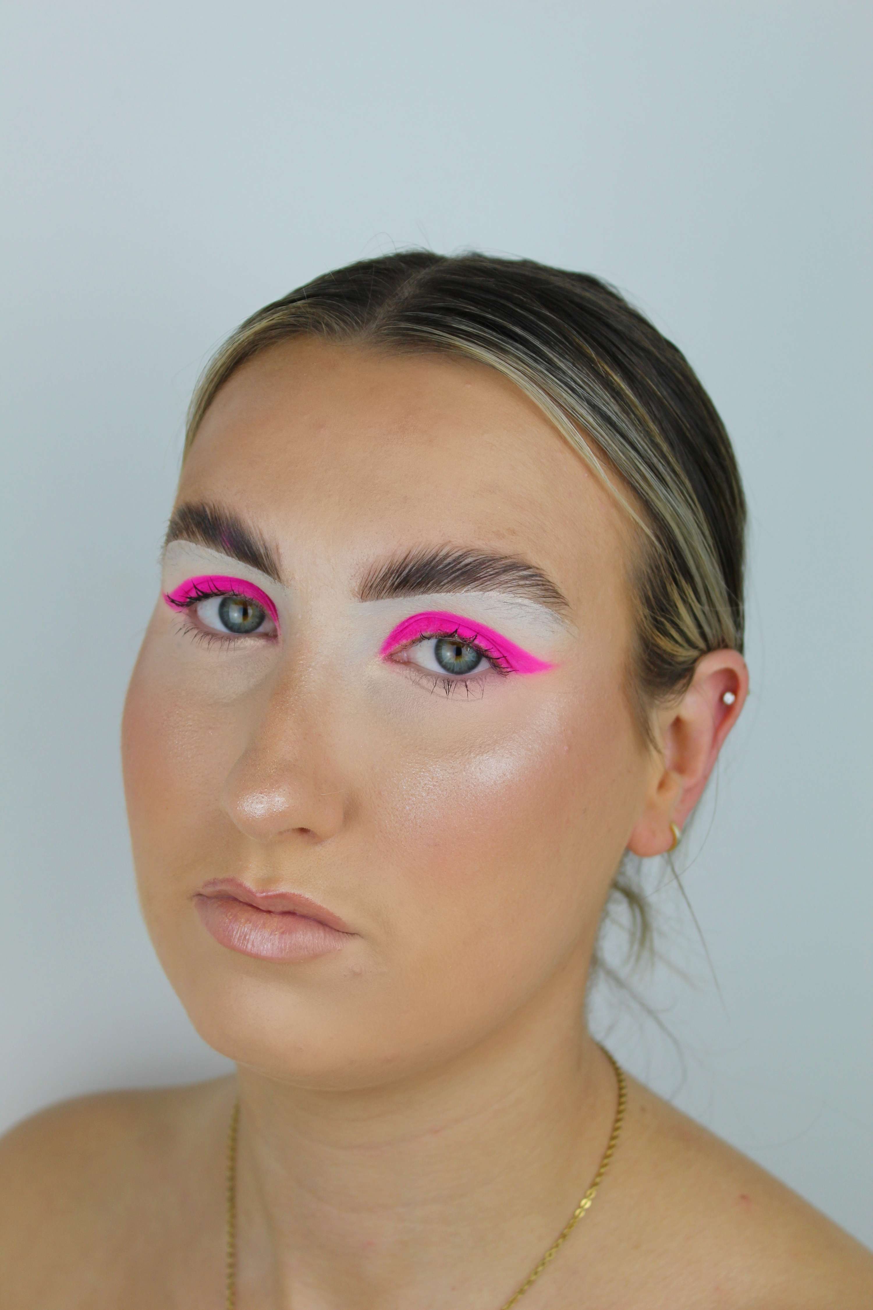 Graphic liner by Mia Phillips