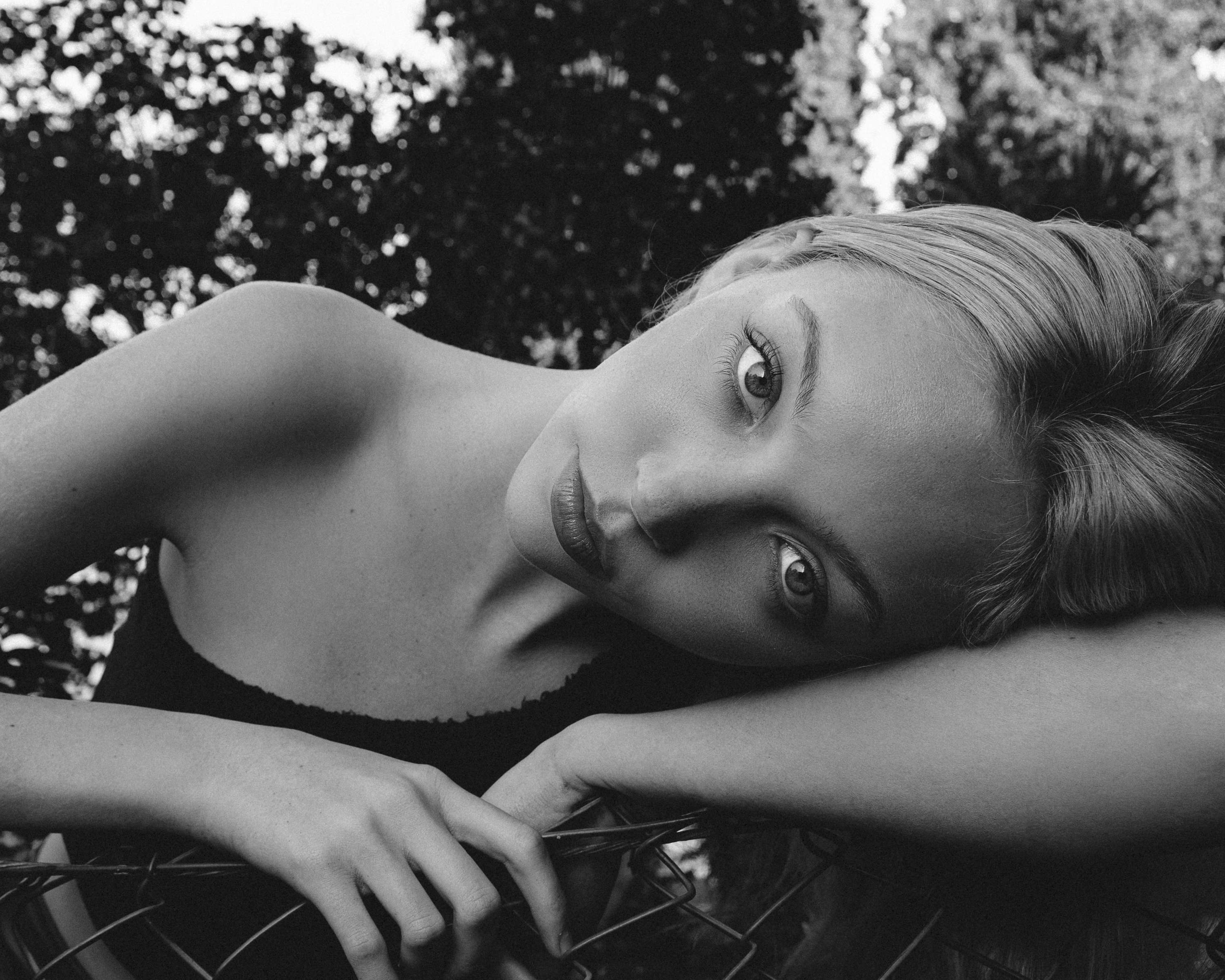 Next Models by Tivan Zarkand