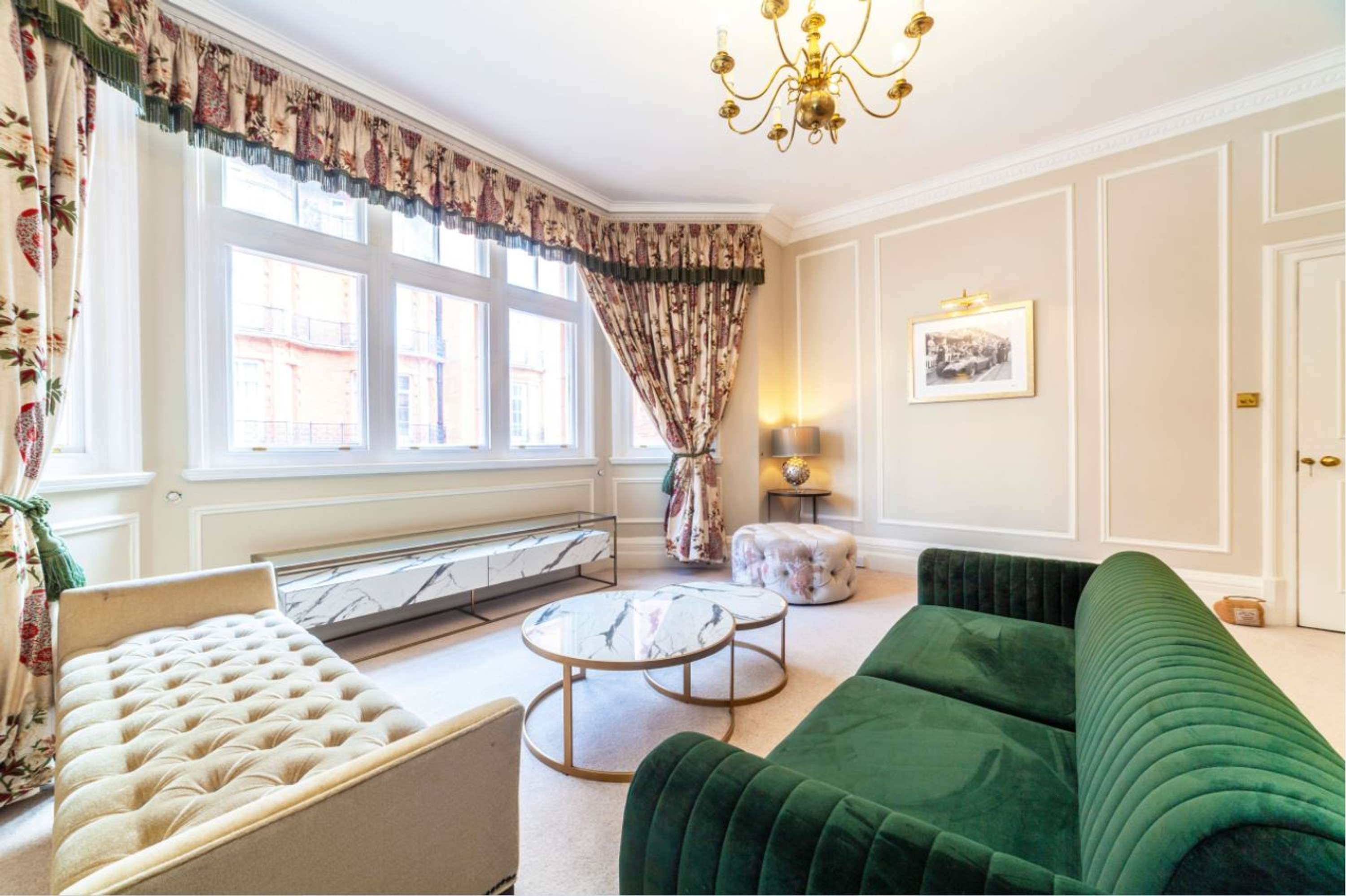 Knightsbridge by Renato Pinna
