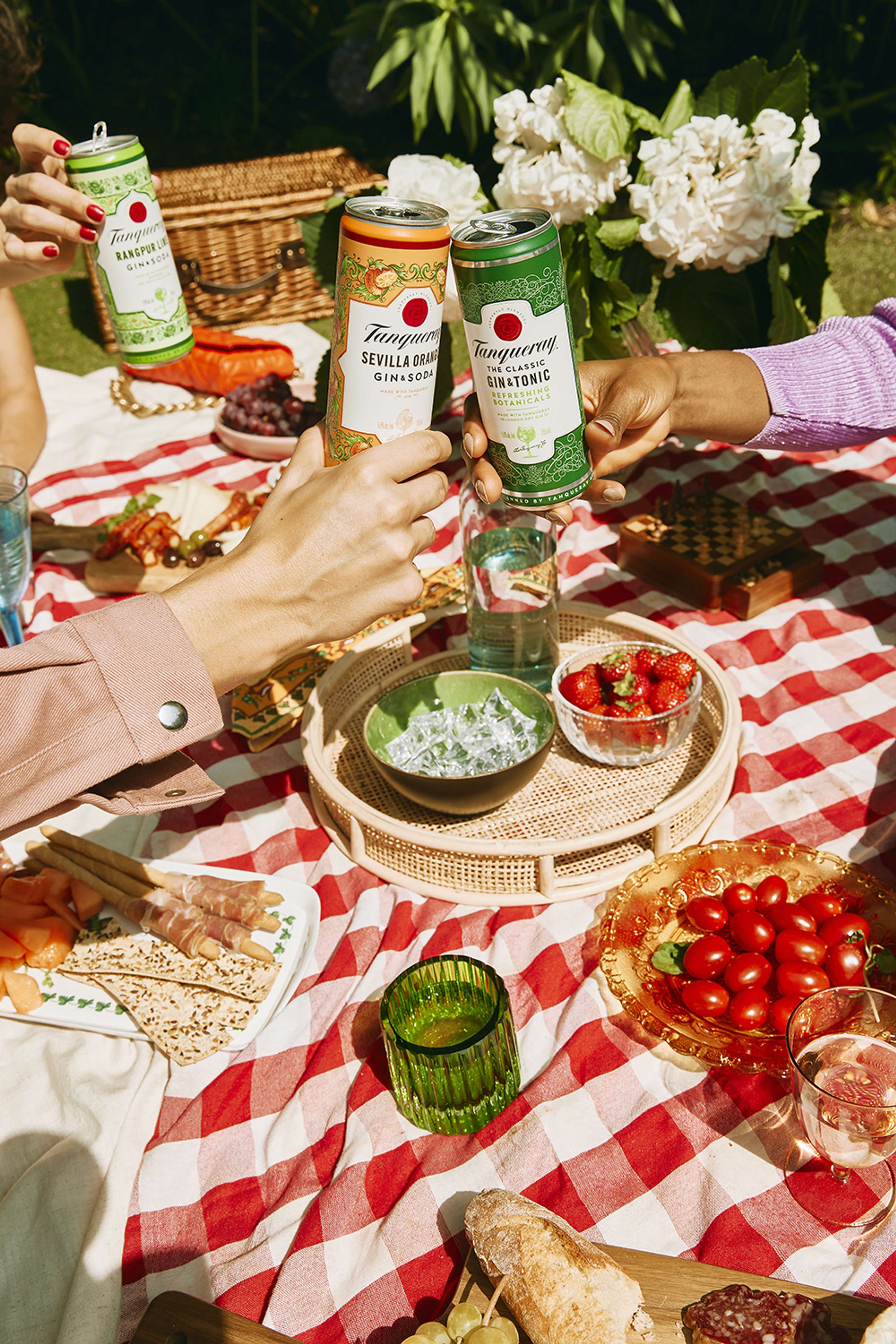 Tanqueray ‘Live Spontaneously’  Print + Motion by Micaela McLucas