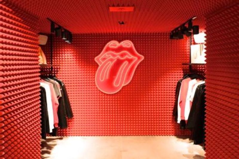 Universal - Rolling Stone Flagship Carnaby by Maeve Cosovic