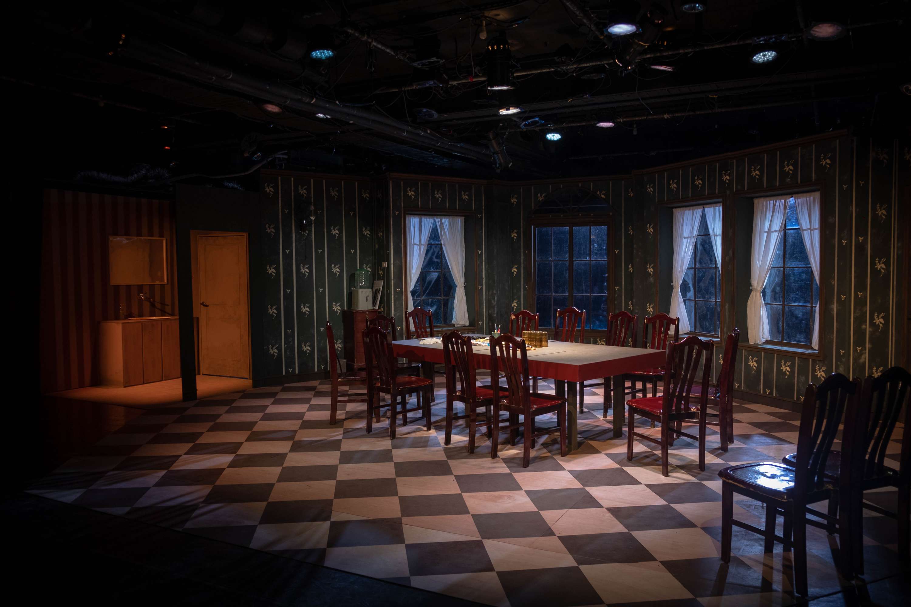 Set Design| Twelve Angry Men by Pin Chen