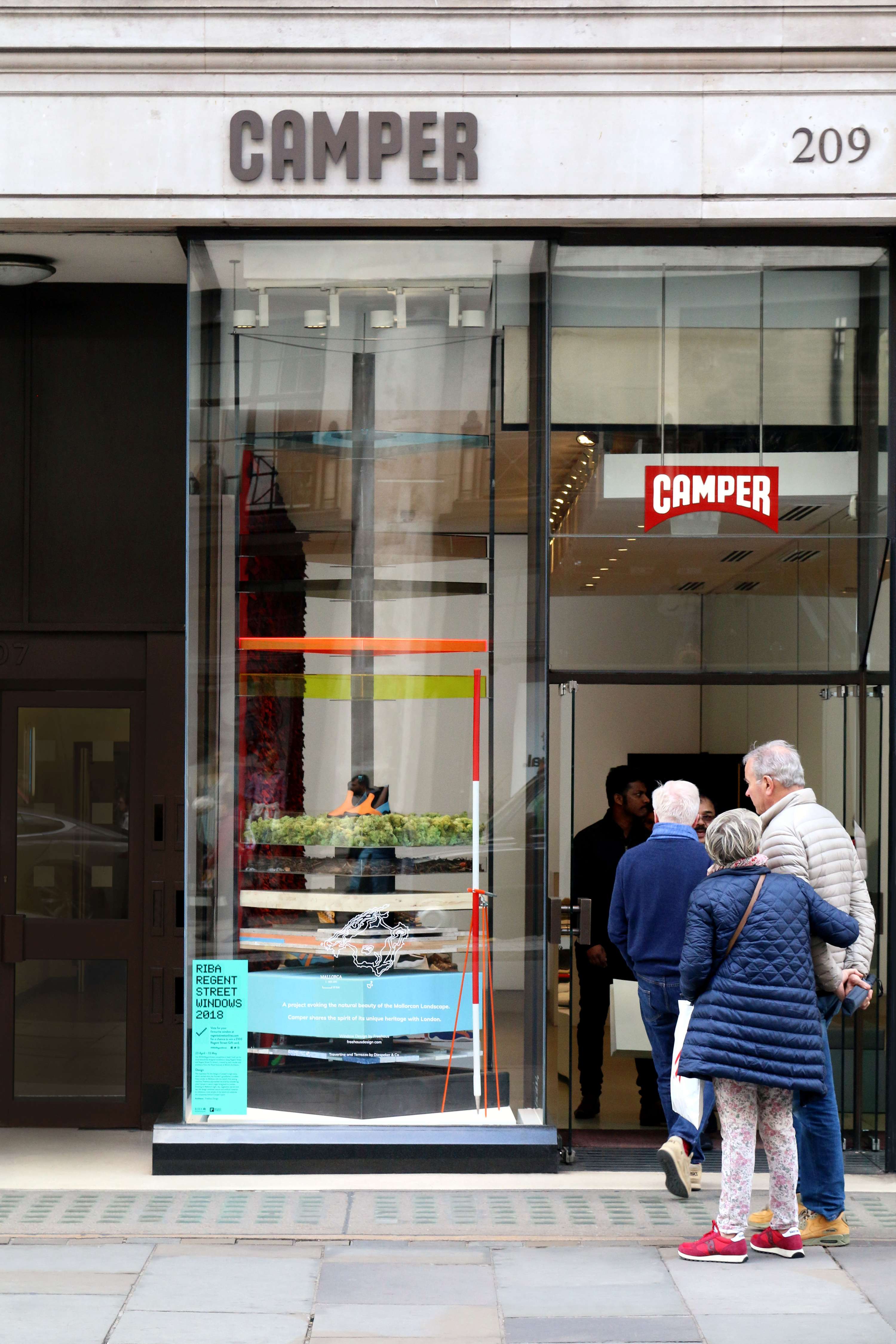 Camper – Telling the story of a brand through window design by Ana Beatriz Fernandes