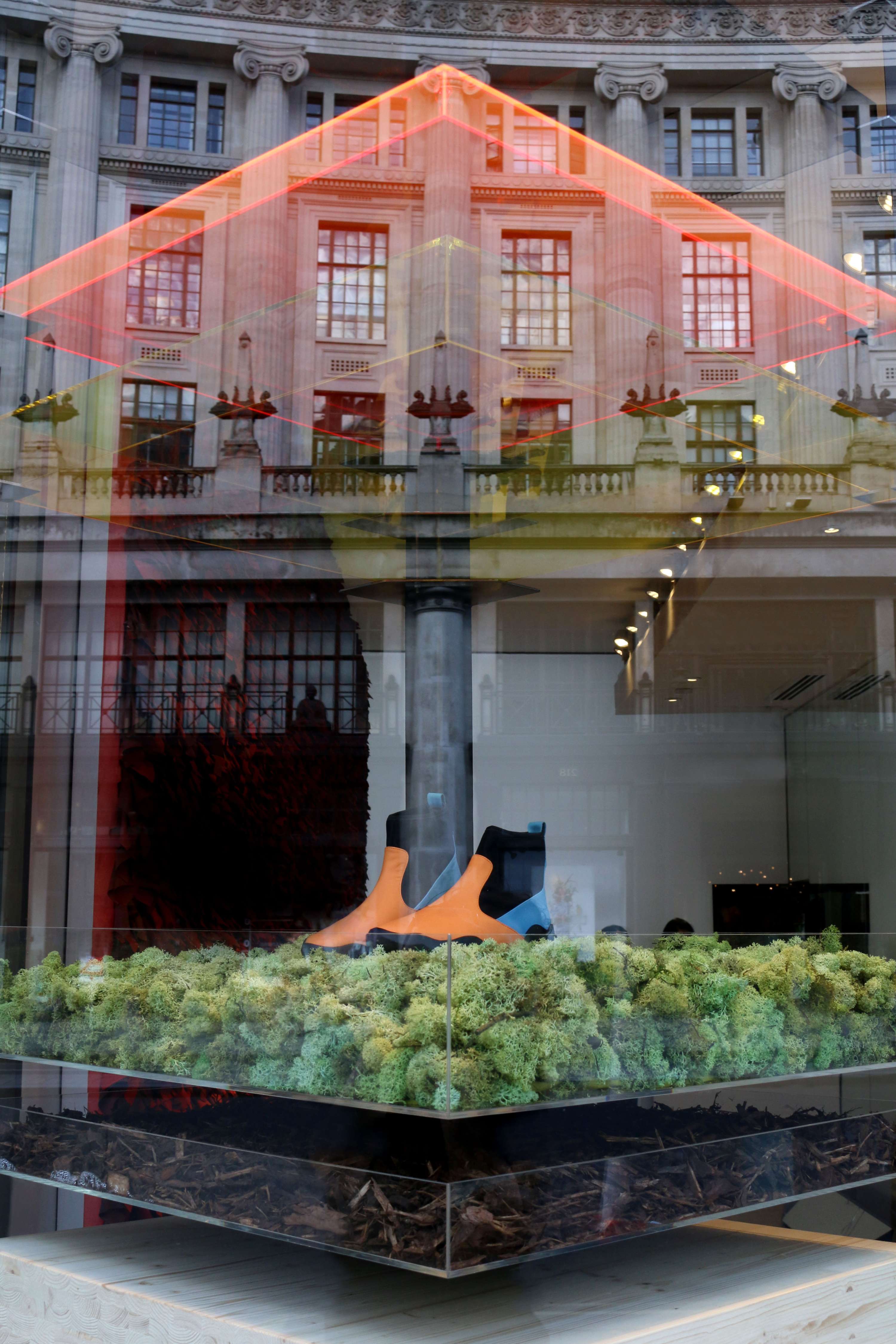 Camper – Telling the story of a brand through window design by Ana Beatriz Fernandes