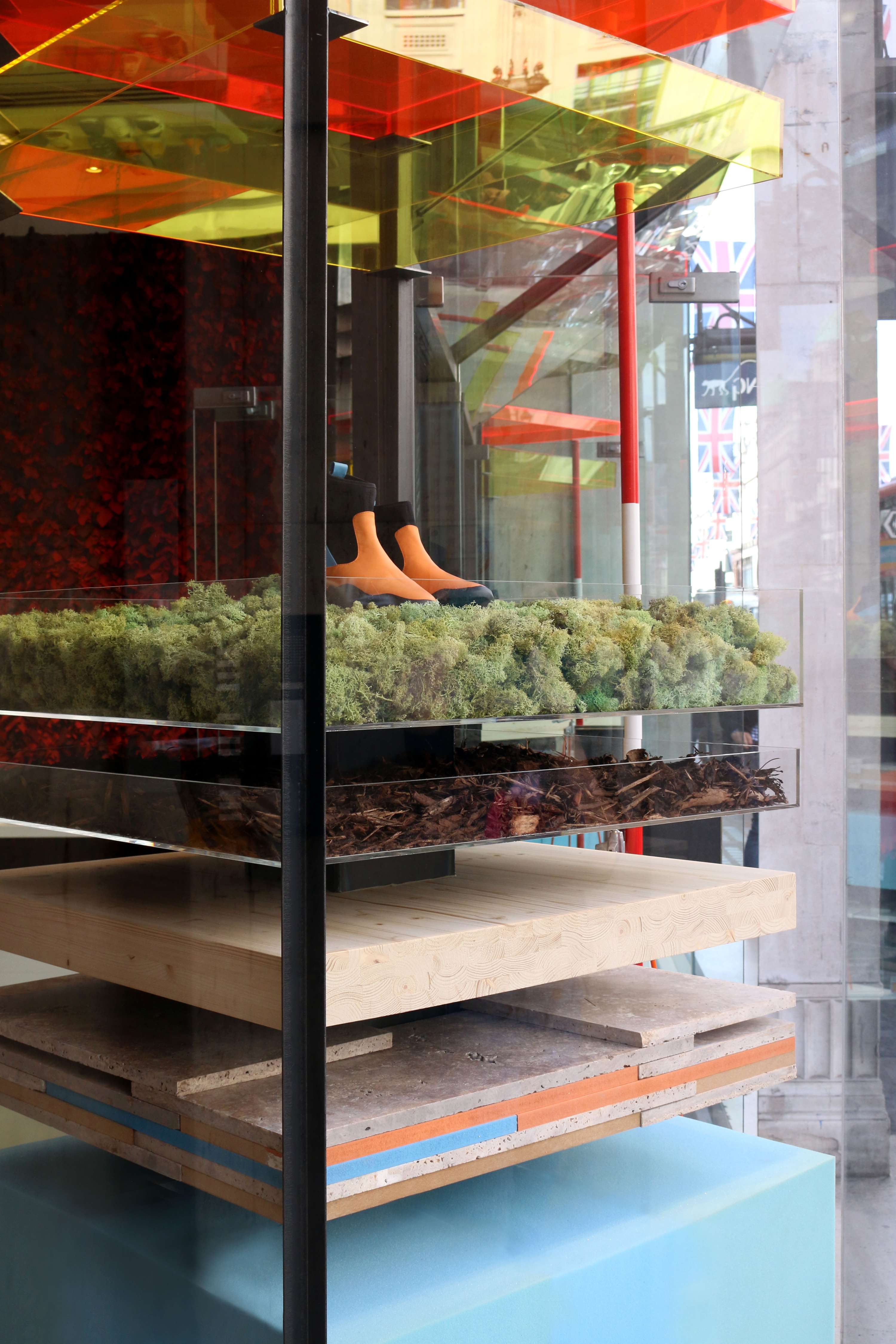 Camper – Telling the story of a brand through window design by Ana Beatriz Fernandes