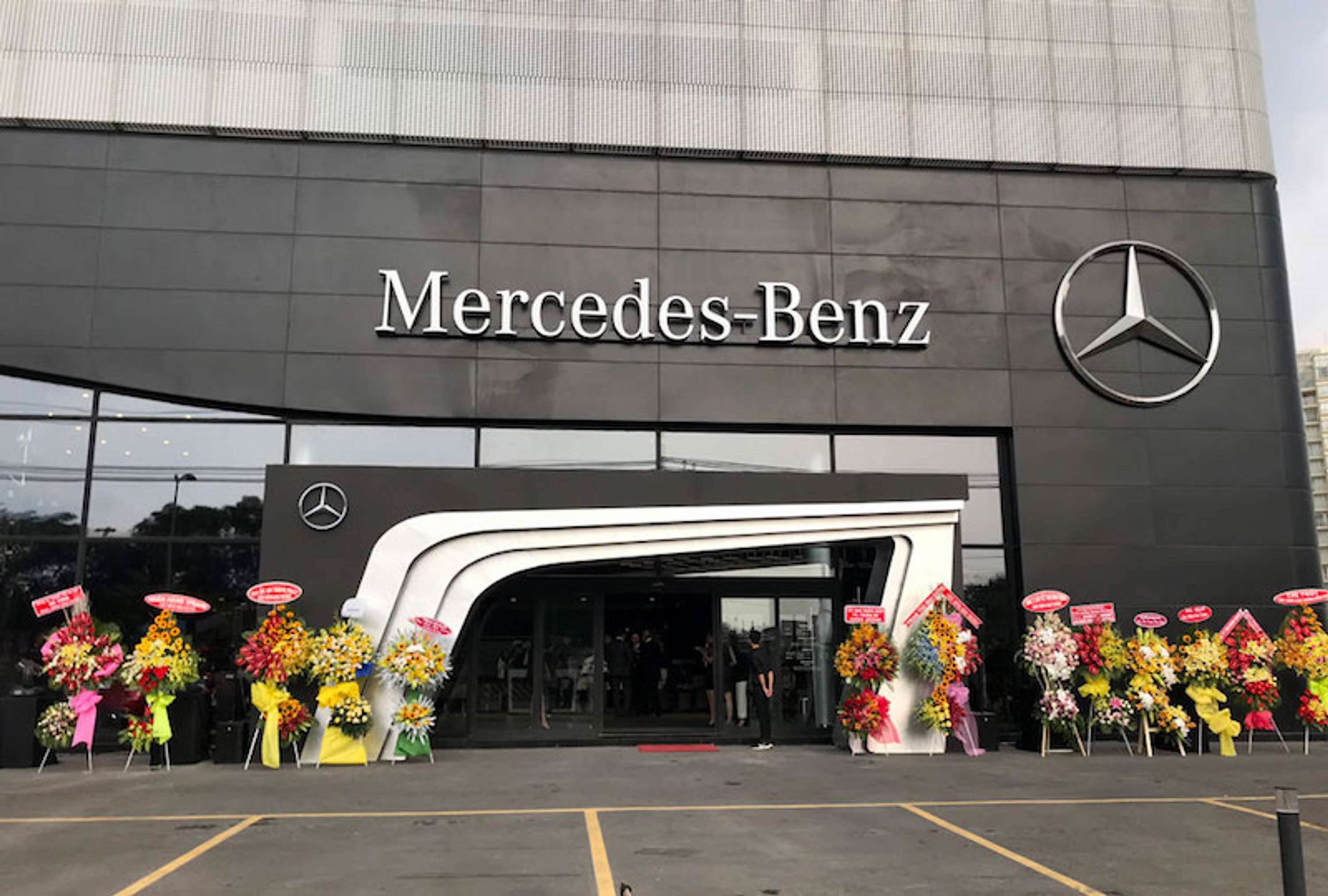 Quy Mô Diện Tích 7620m2 Được Xây Dựng Hiện Đại Của Mercedes Bình Dương by Oto360 LGI