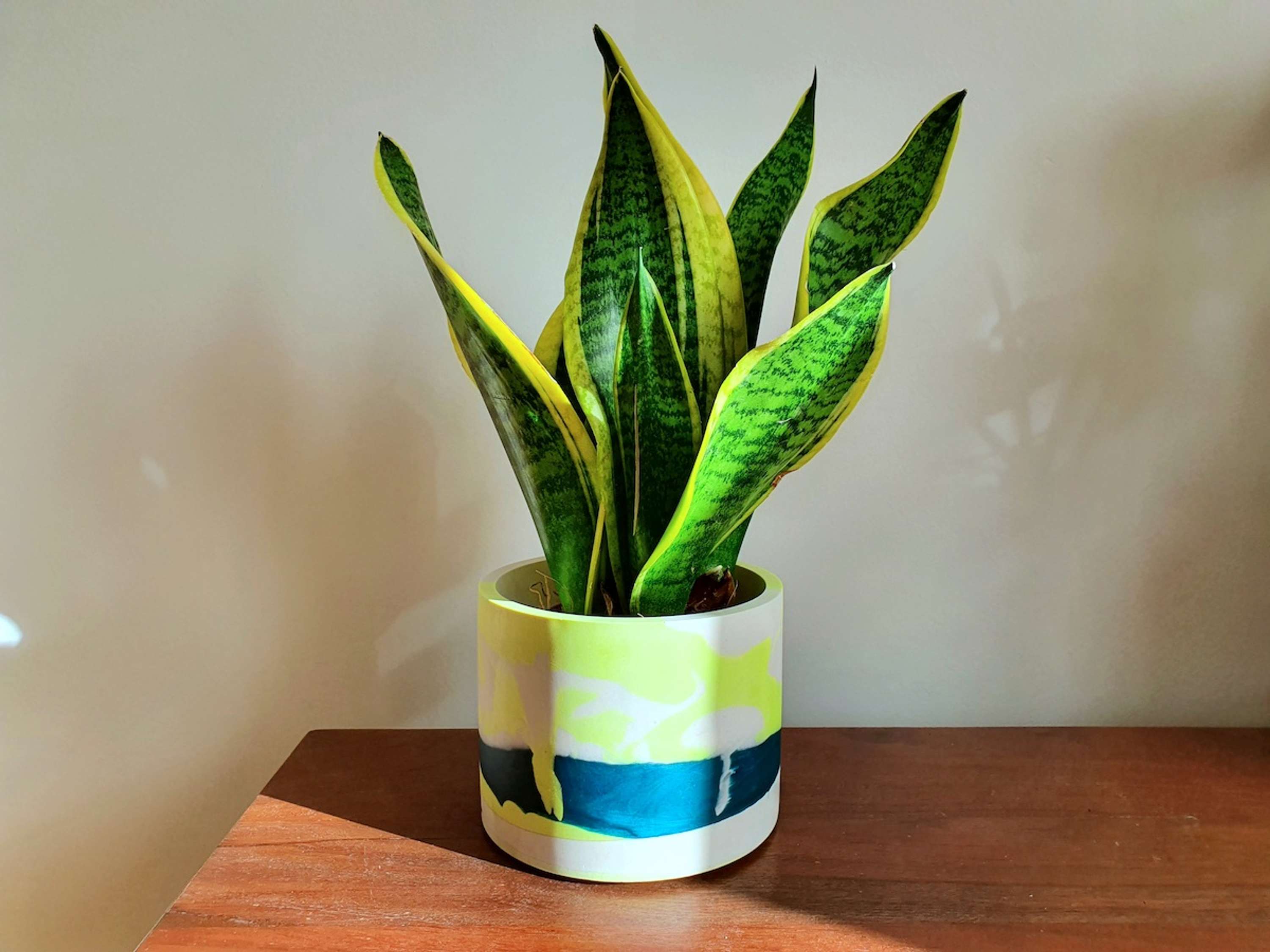 Jesmonite pots and objects by Joanna Waclawski
