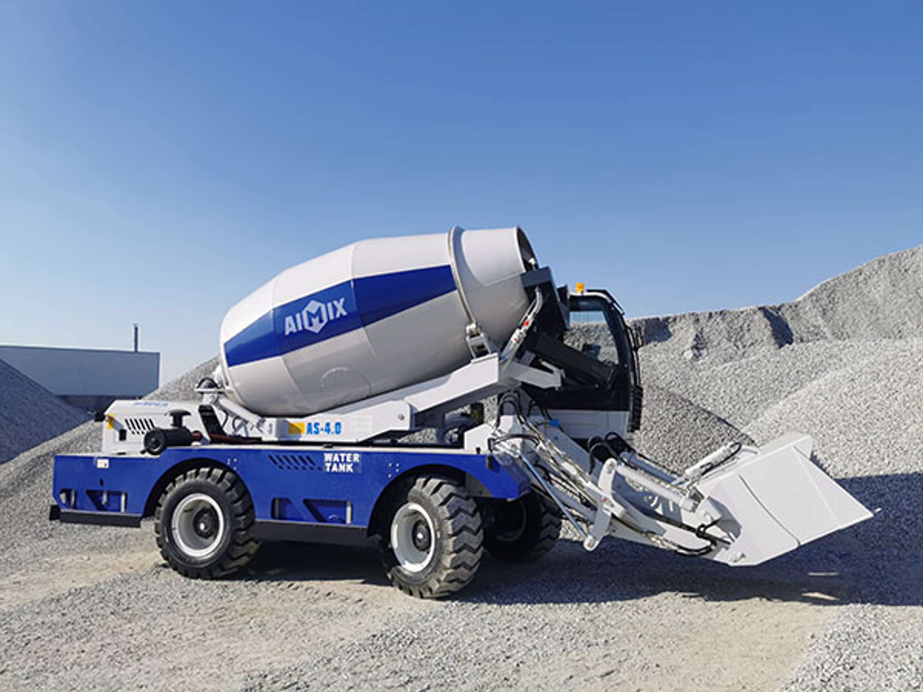 Self Loading Concrete Mixer for Construction Projects 