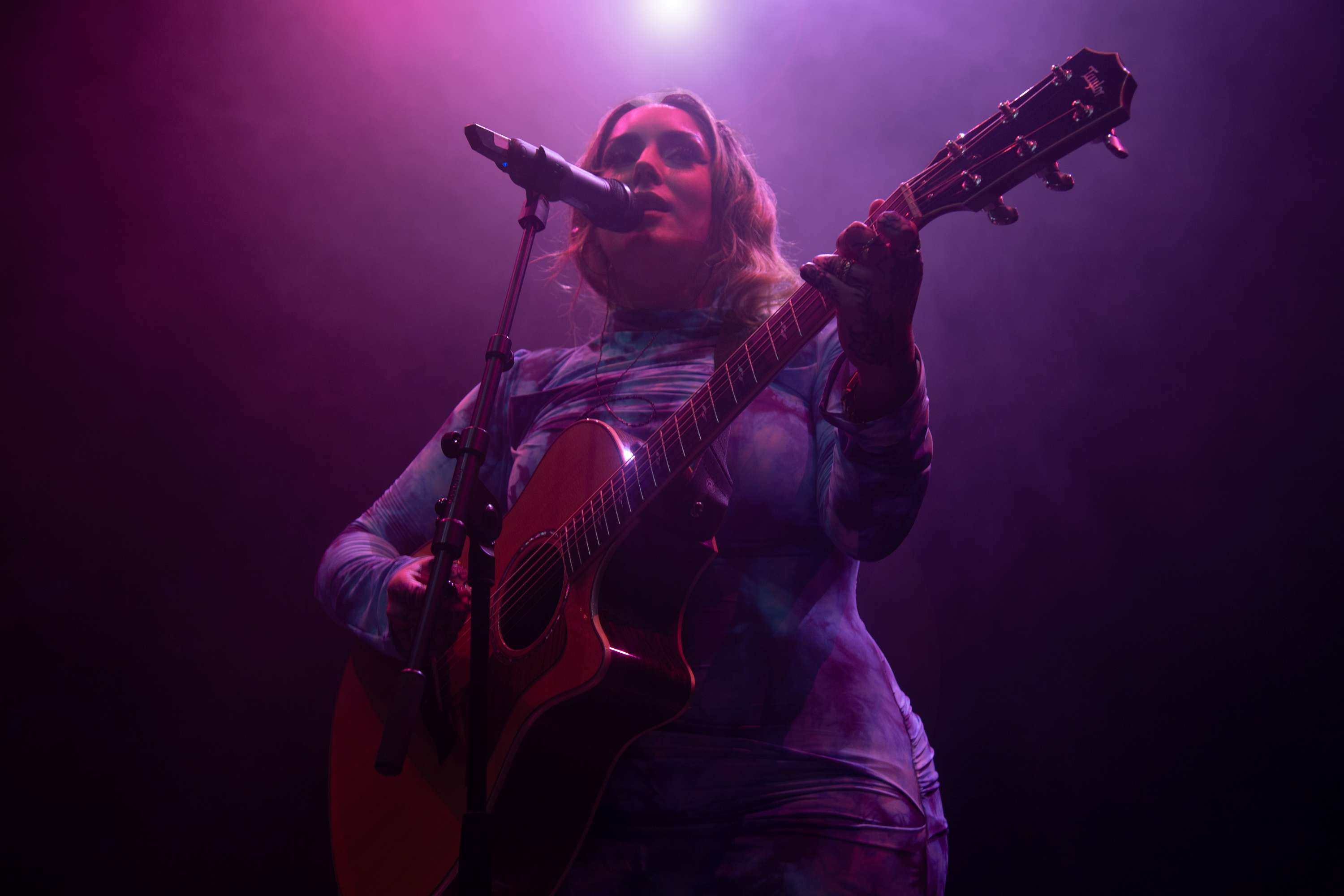 Miraa May's live performance by olivia noubissi (MYNEO WORLD)