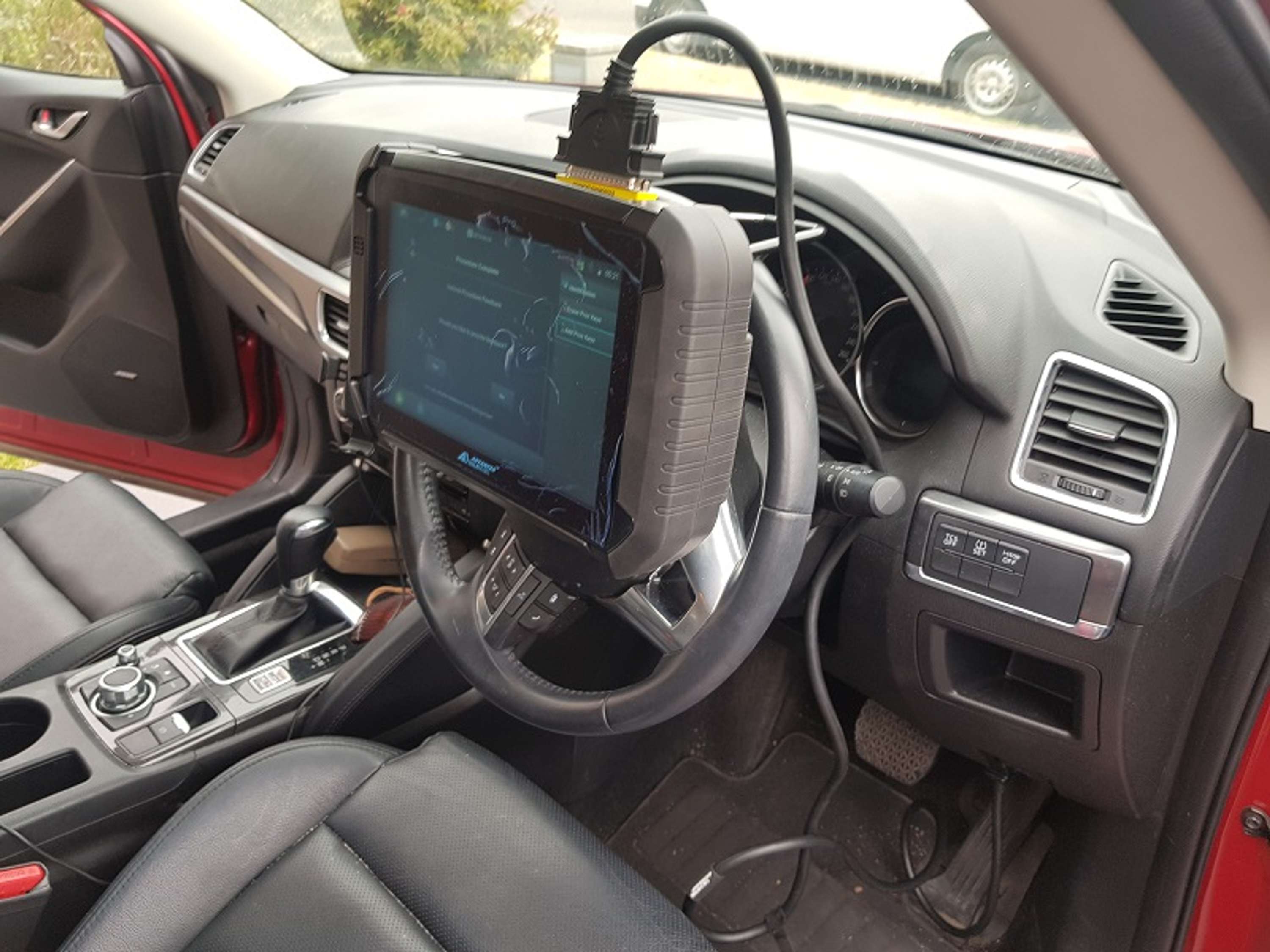 Expert advice for car key programming in dubai by car rescue
