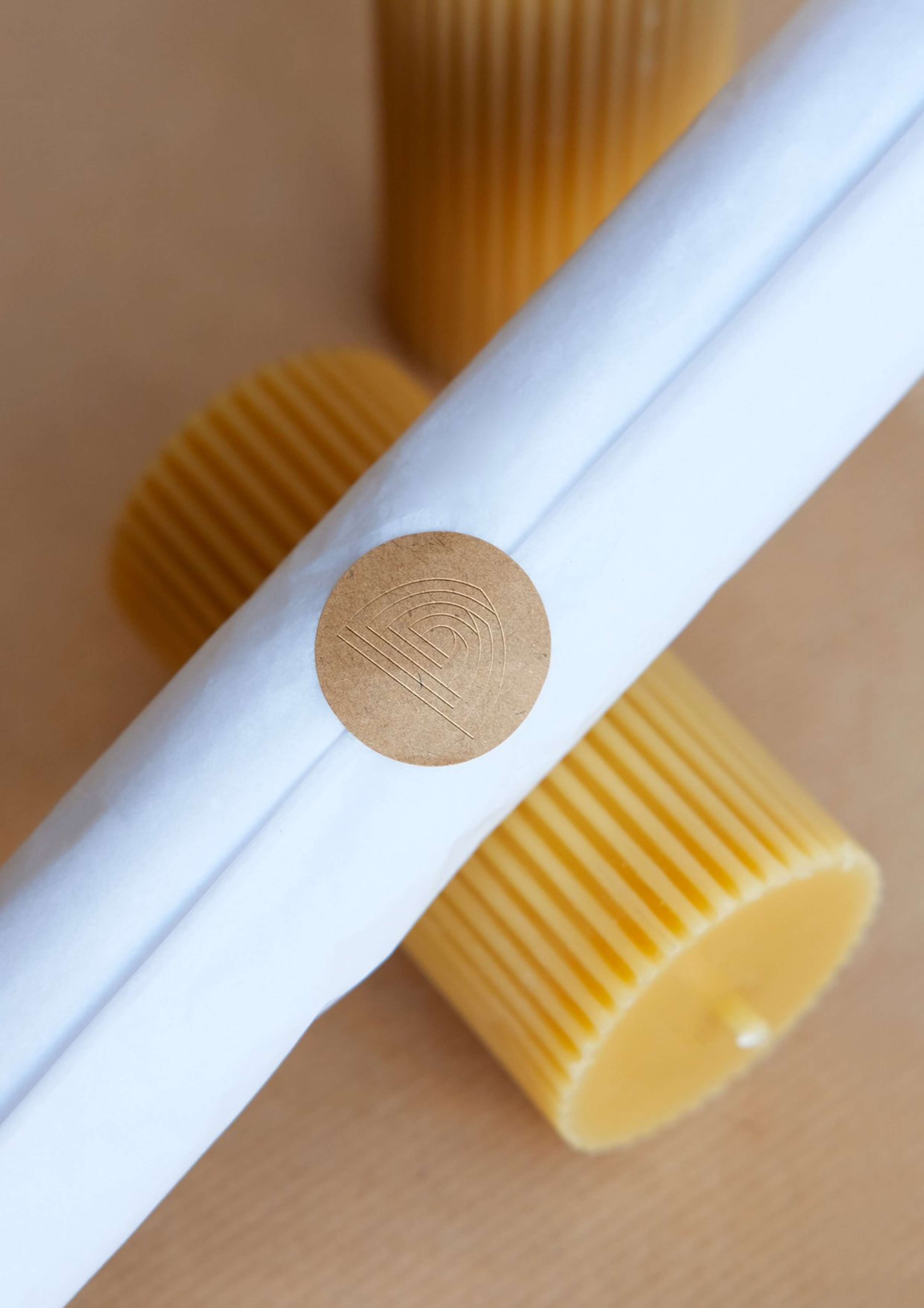 BZZWAX | Candles with a purpose by Roxane Cam