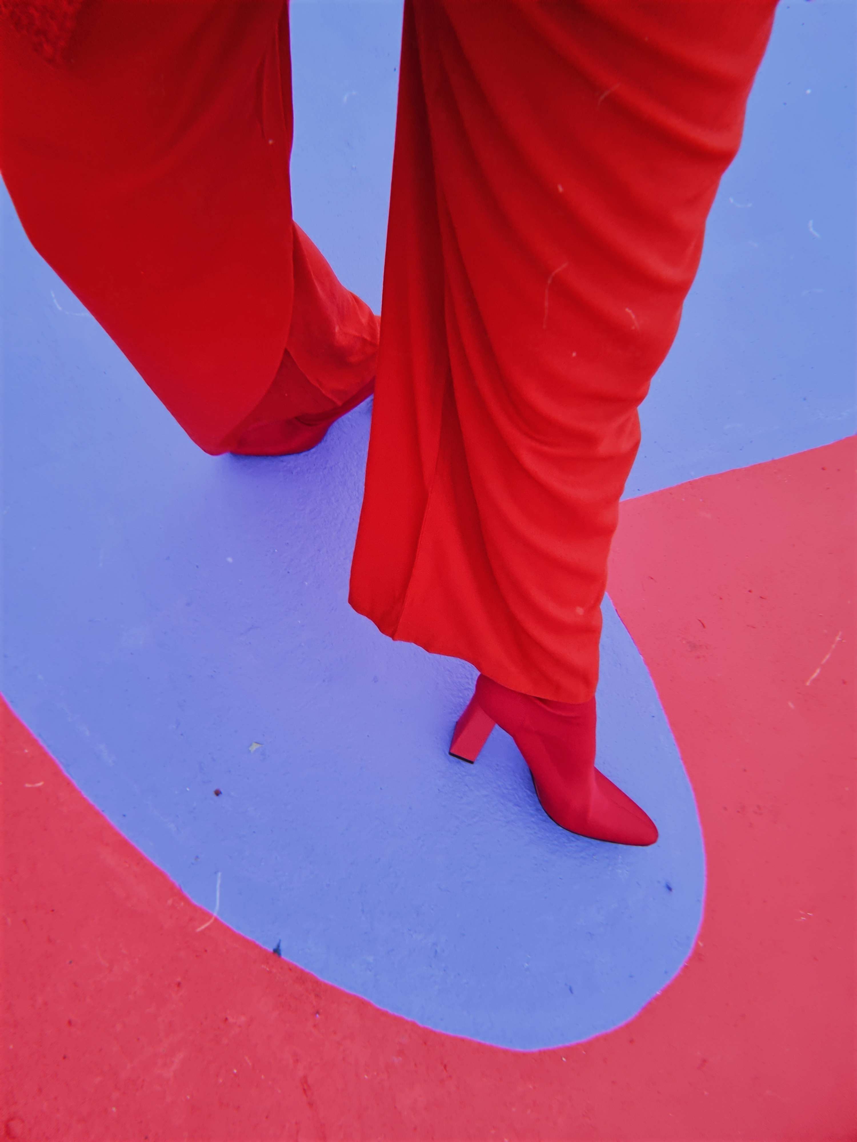 Moving through colours by Ewa Emini