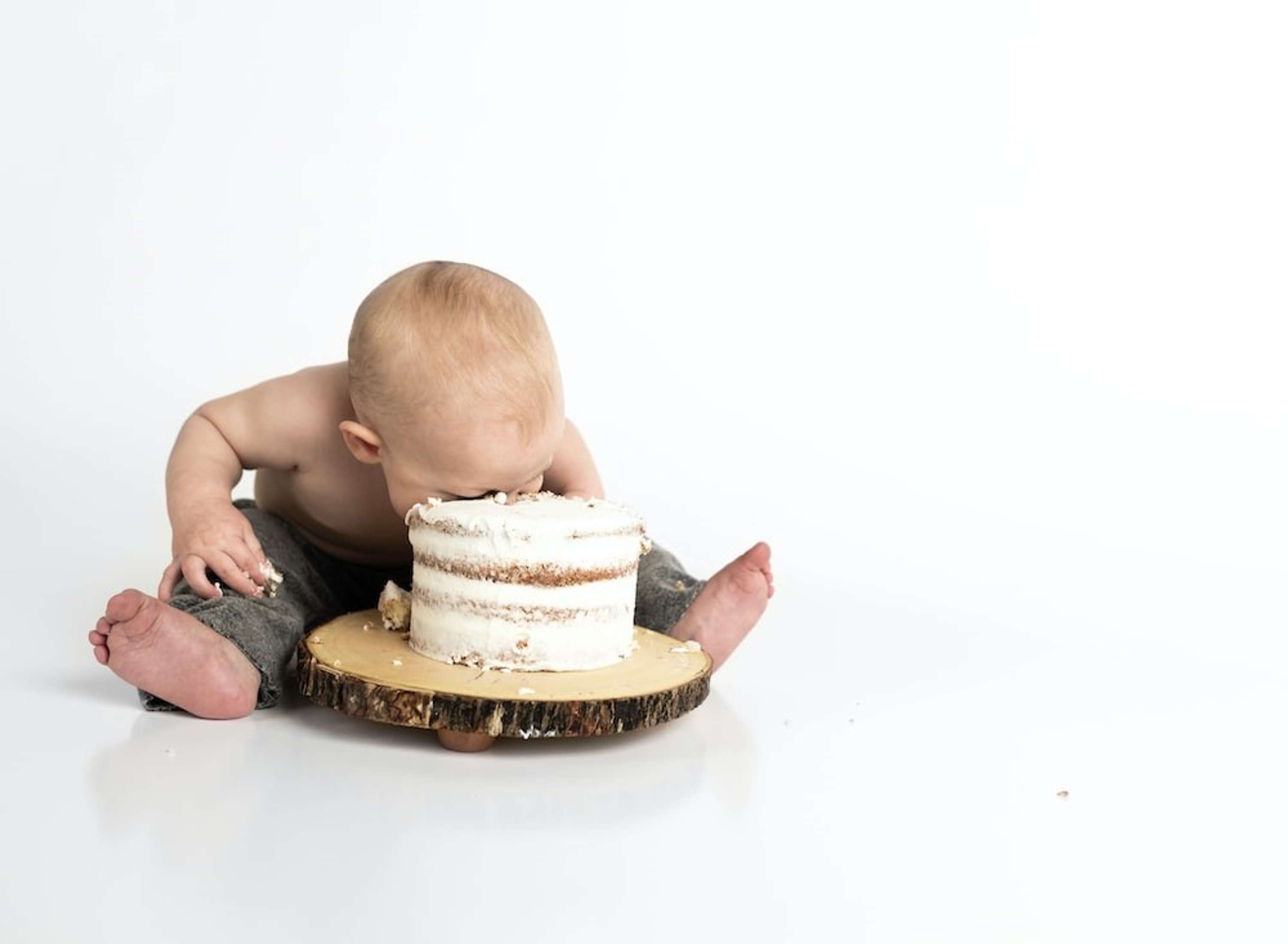 Celebrating Half a Year: 6 Months Birthday Cake Ideas by suchitra tiwari