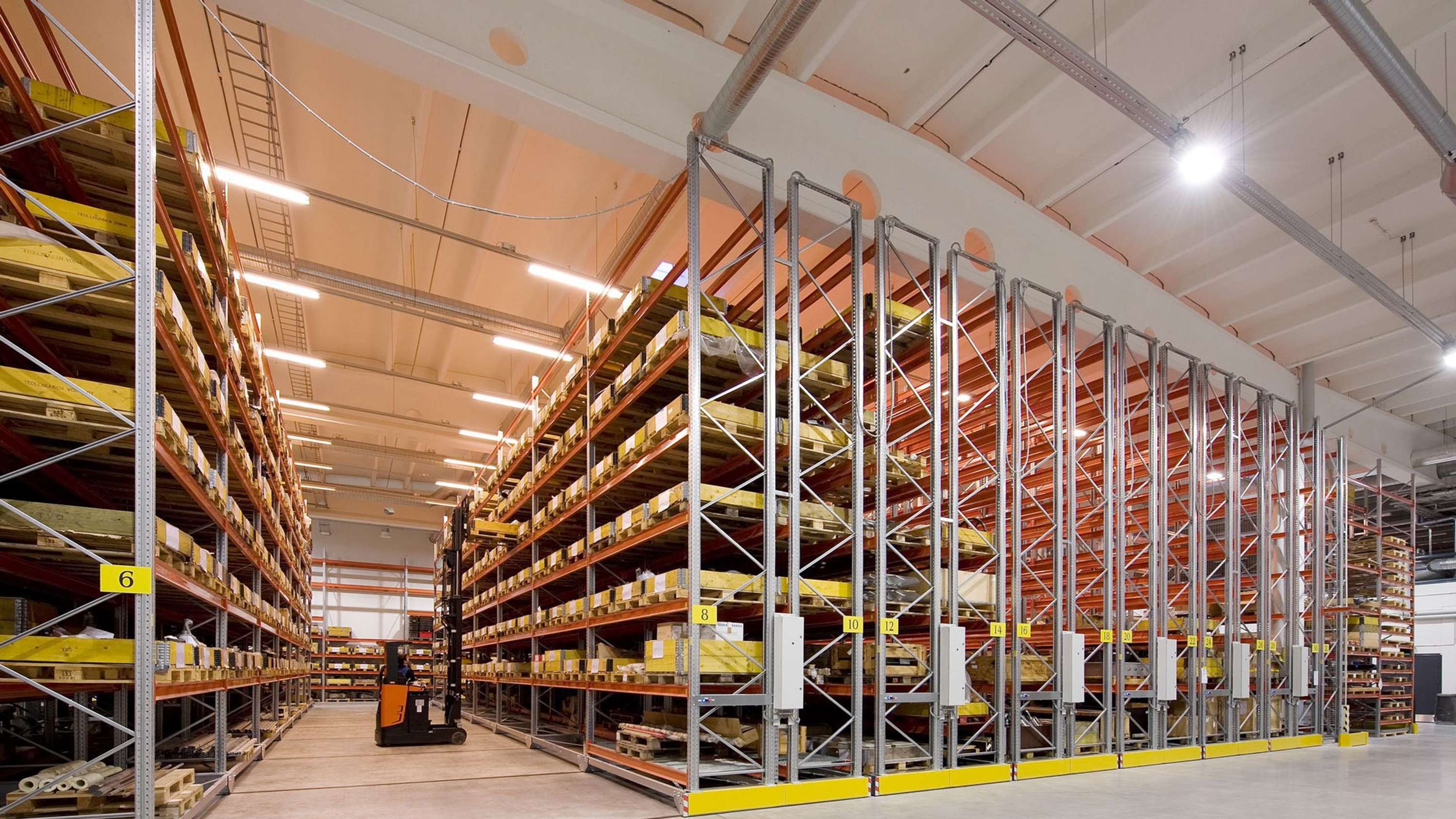 Optimize Your Retail Space: Discover Shopfitting Warehouse Excellence by Planova