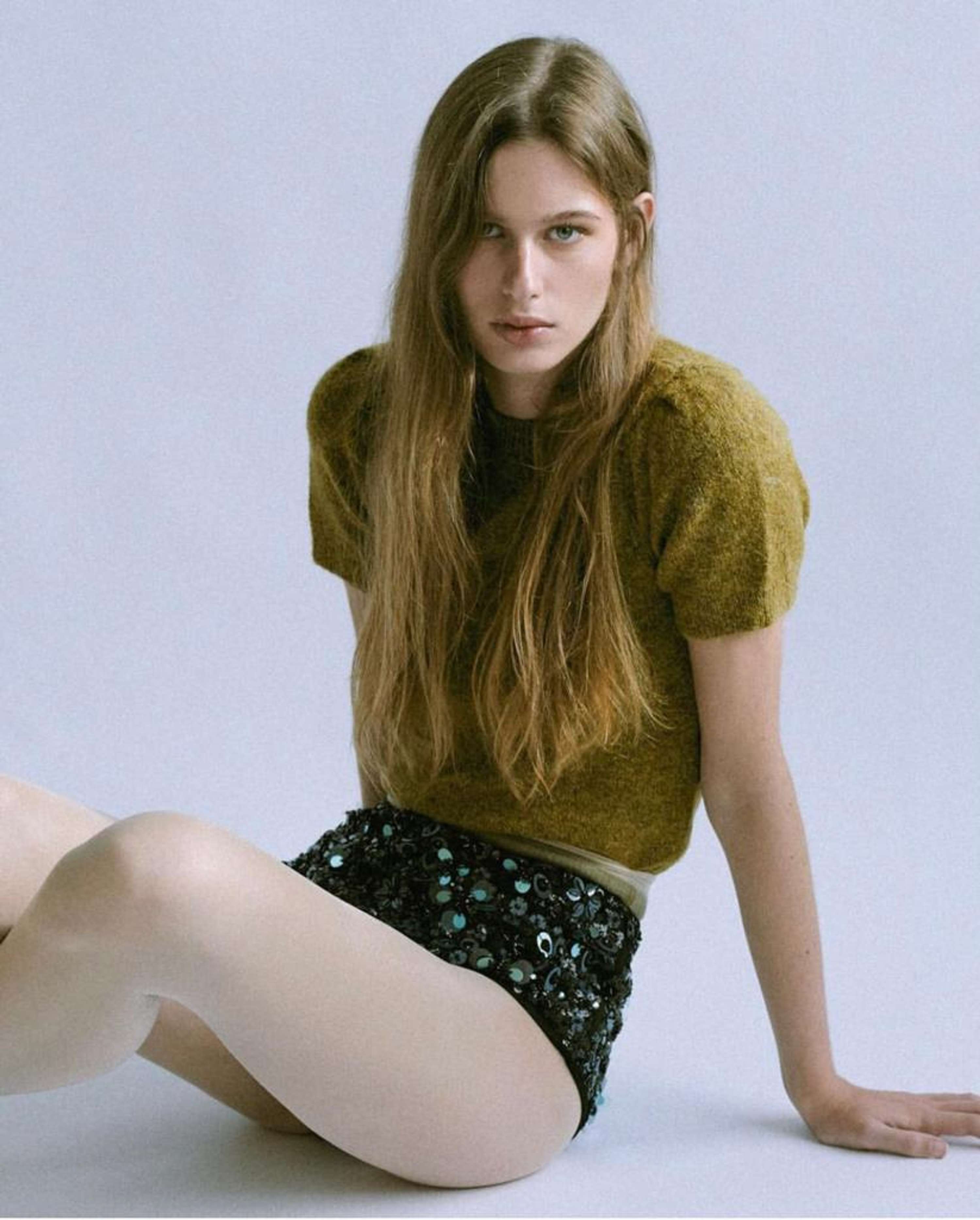 MILK MODELS- THE NEXT GENERATION by Izzie Jones