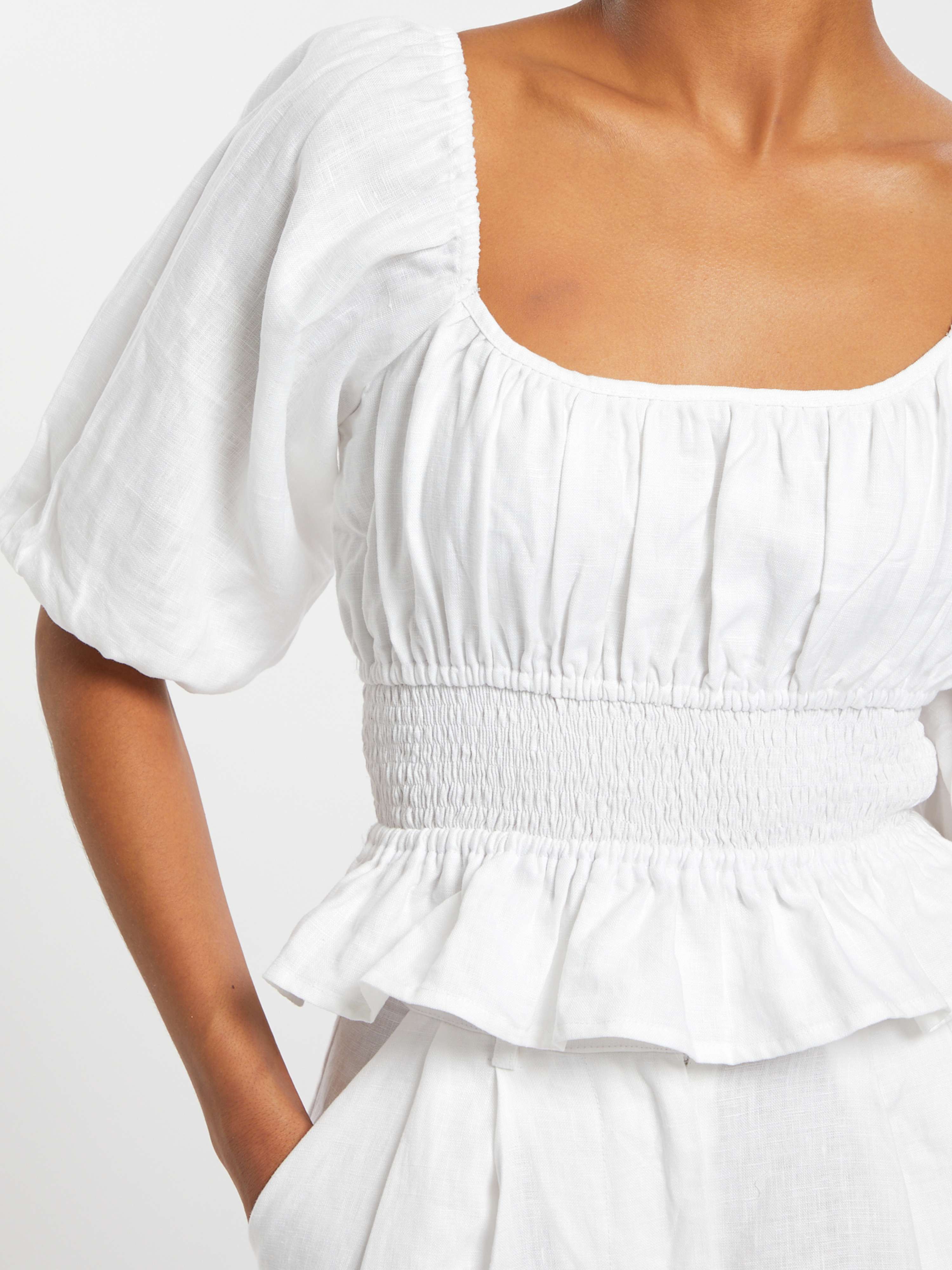 Model Ecommerce by Clarissa Buono