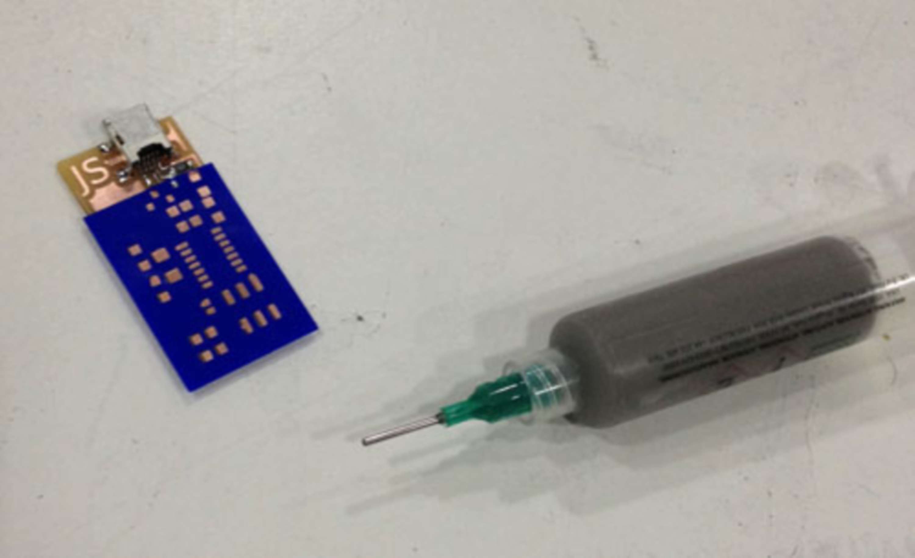 Electronic experiments by Arnau Tasies