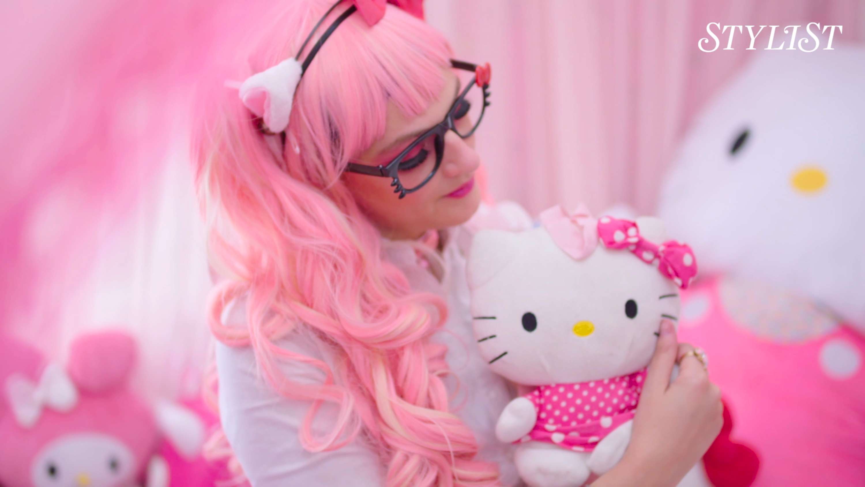 https://images1.the-dots.com/727038/screenshot-9-meet-the-hello-kitty-lovers-youtube-mp4-00-00-20-22-still001.jpeg?p=projectImageFullJpg