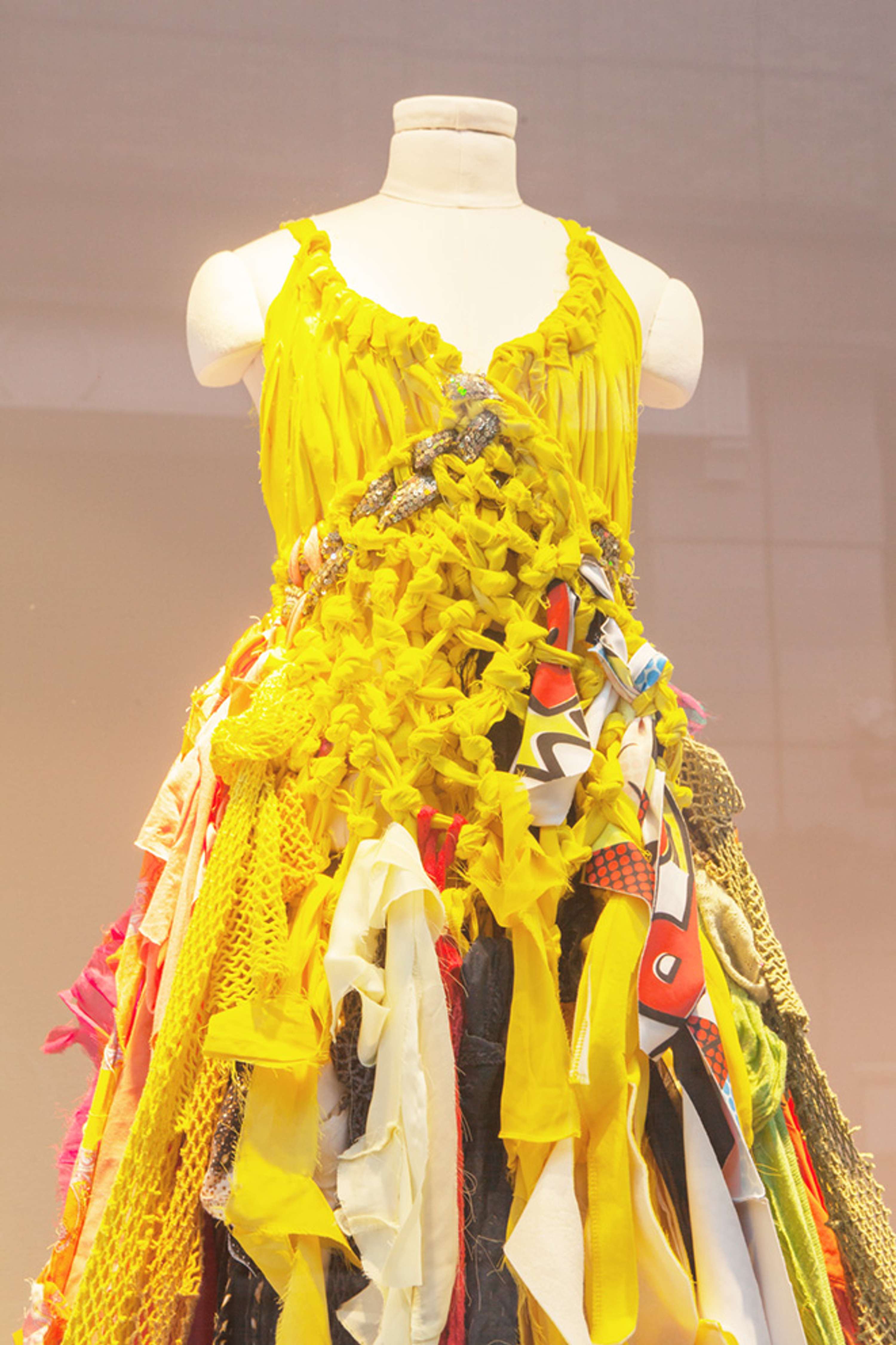 FASHION RECYCLING WEEK - CLOSE THE LOOP by Genieve Couture