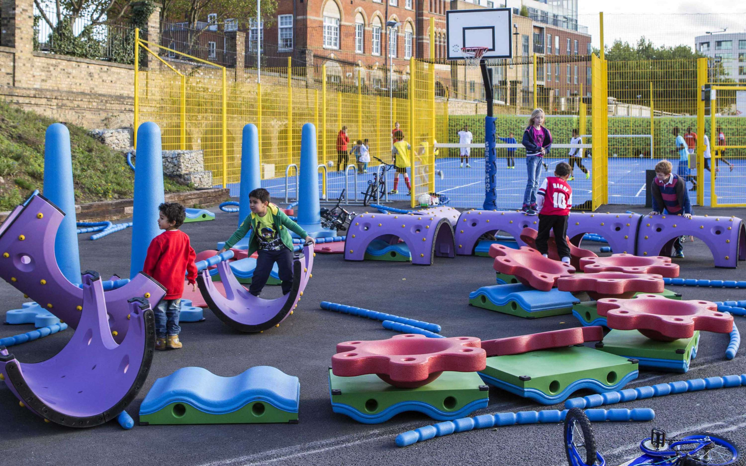 SNUG & PLAY by The Design Laboratory