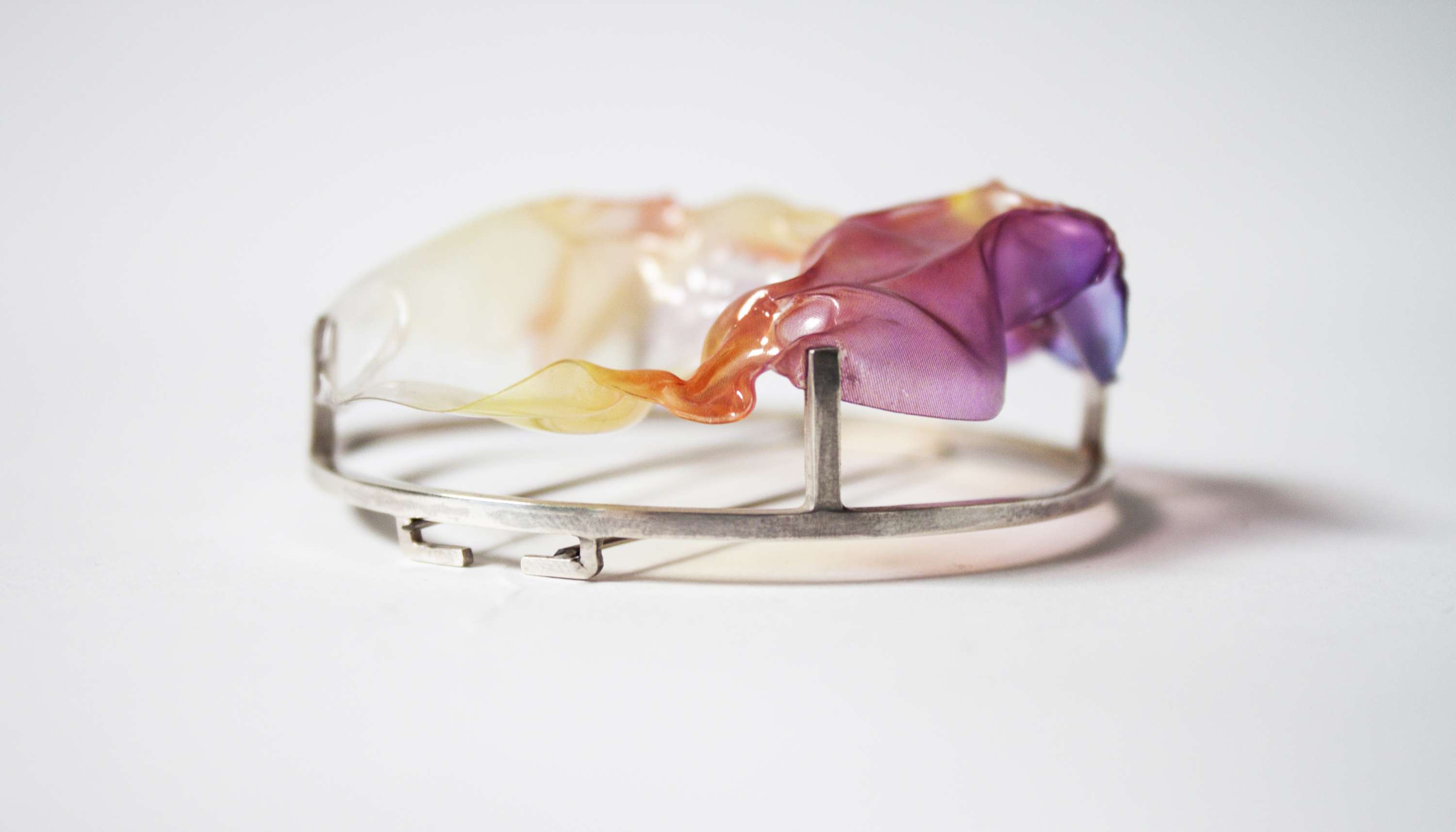 Memory of an instant: The Ephemeral Brooches by Eea Vatanen
