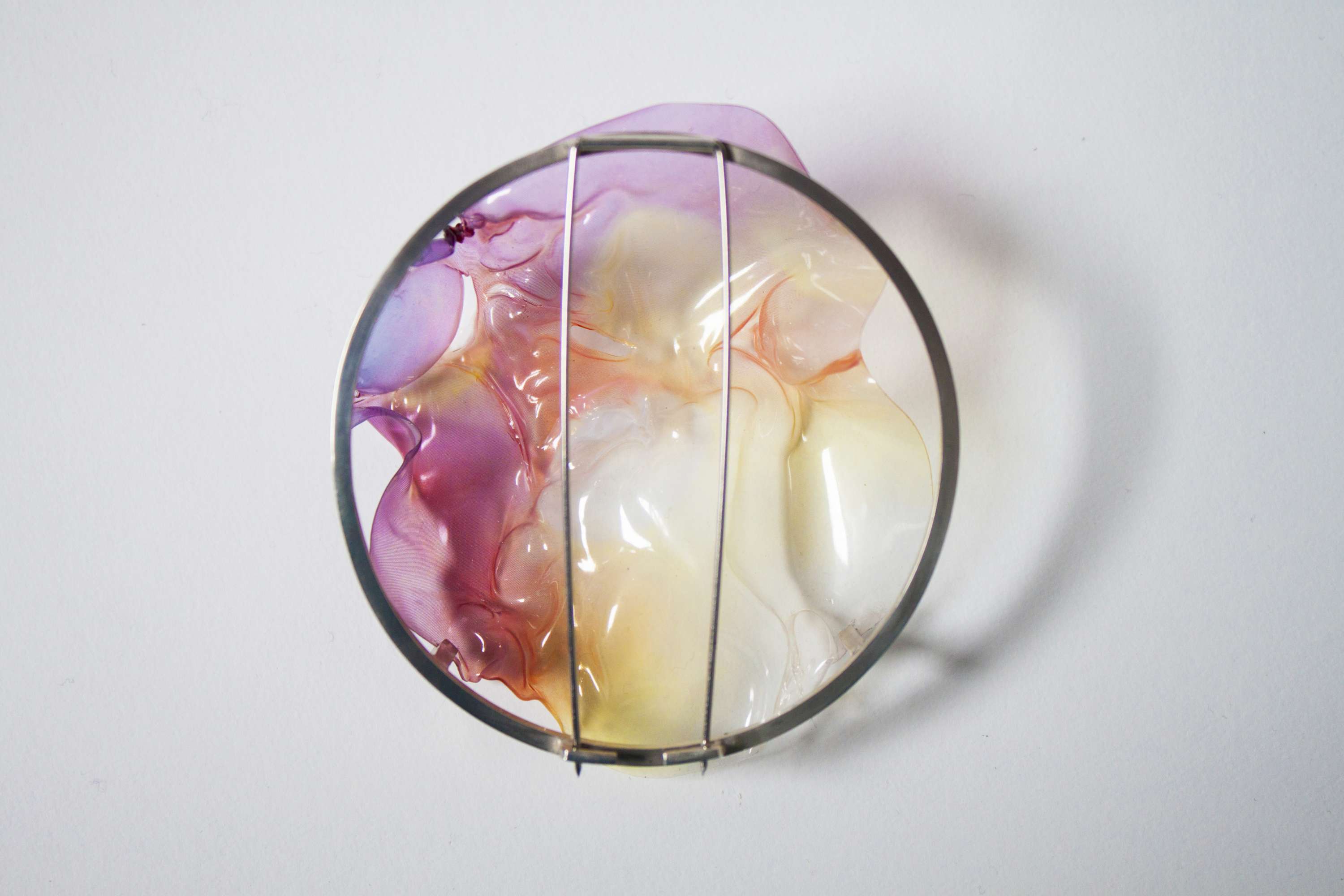Memory of an instant: The Ephemeral Brooches by Eea Vatanen