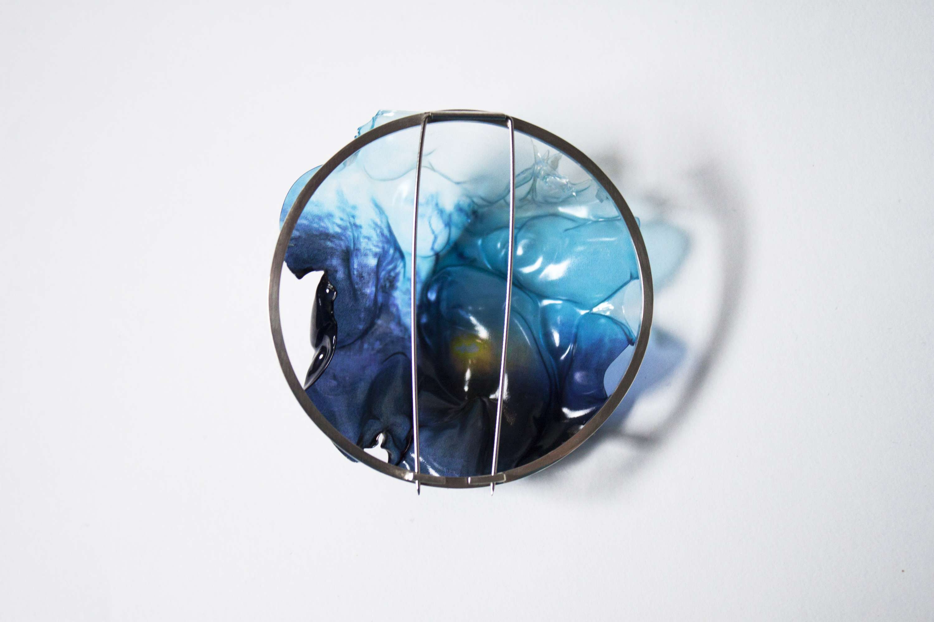 Memory of an instant: The Ephemeral Brooches by Eea Vatanen