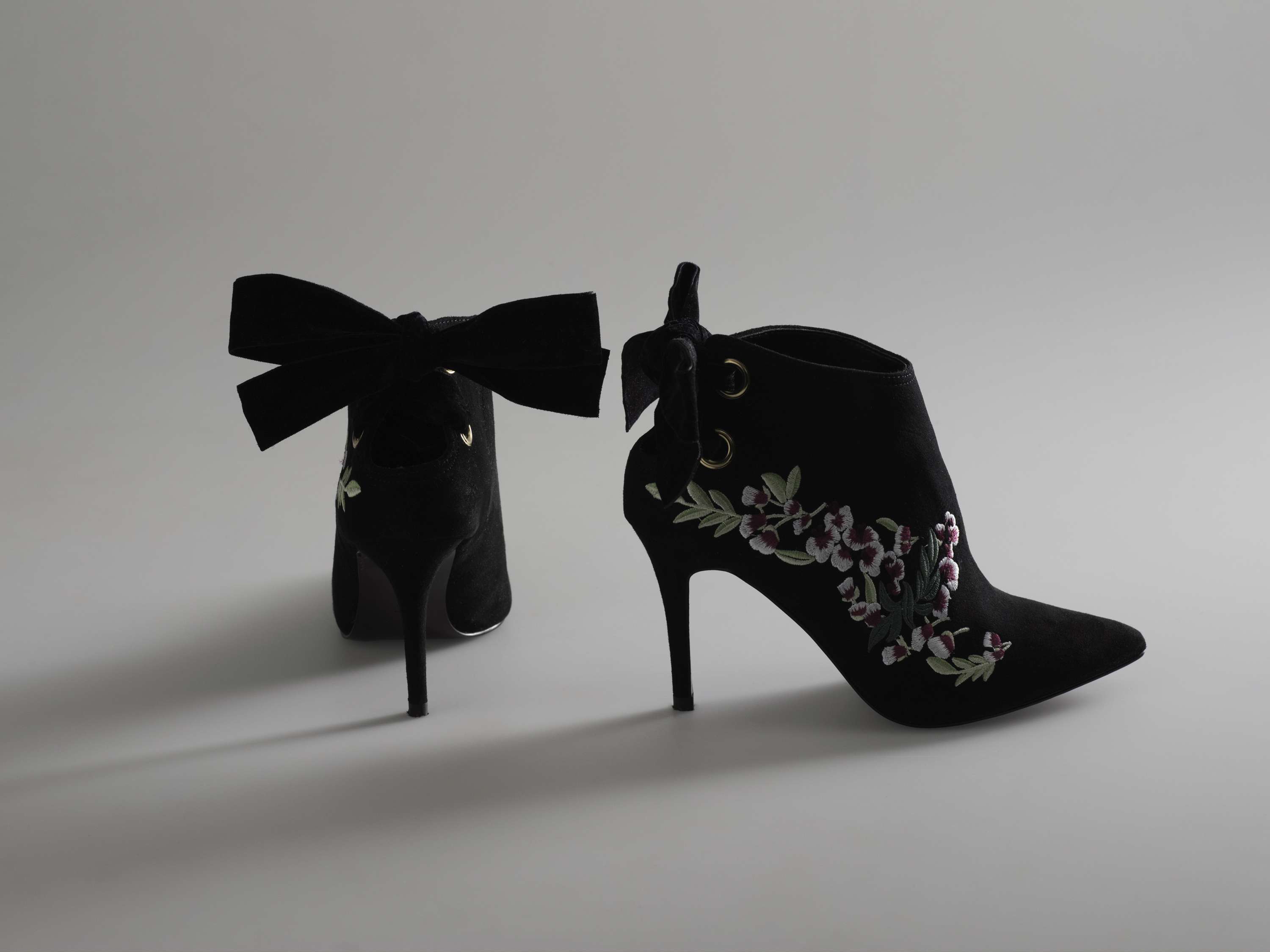 STILETTOS&SHADOWS by Chloe Robertson