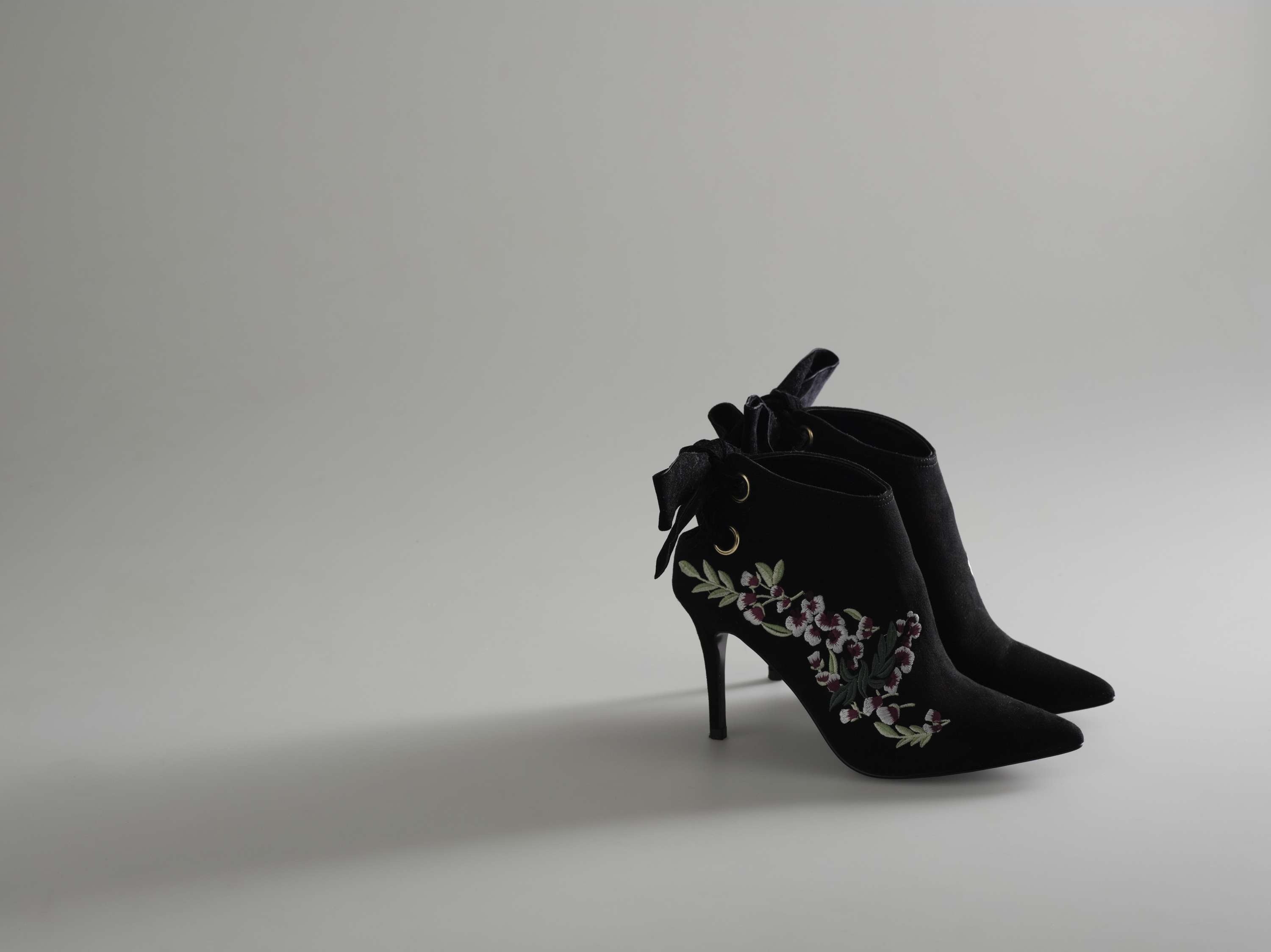 STILETTOS&SHADOWS by Chloe Robertson