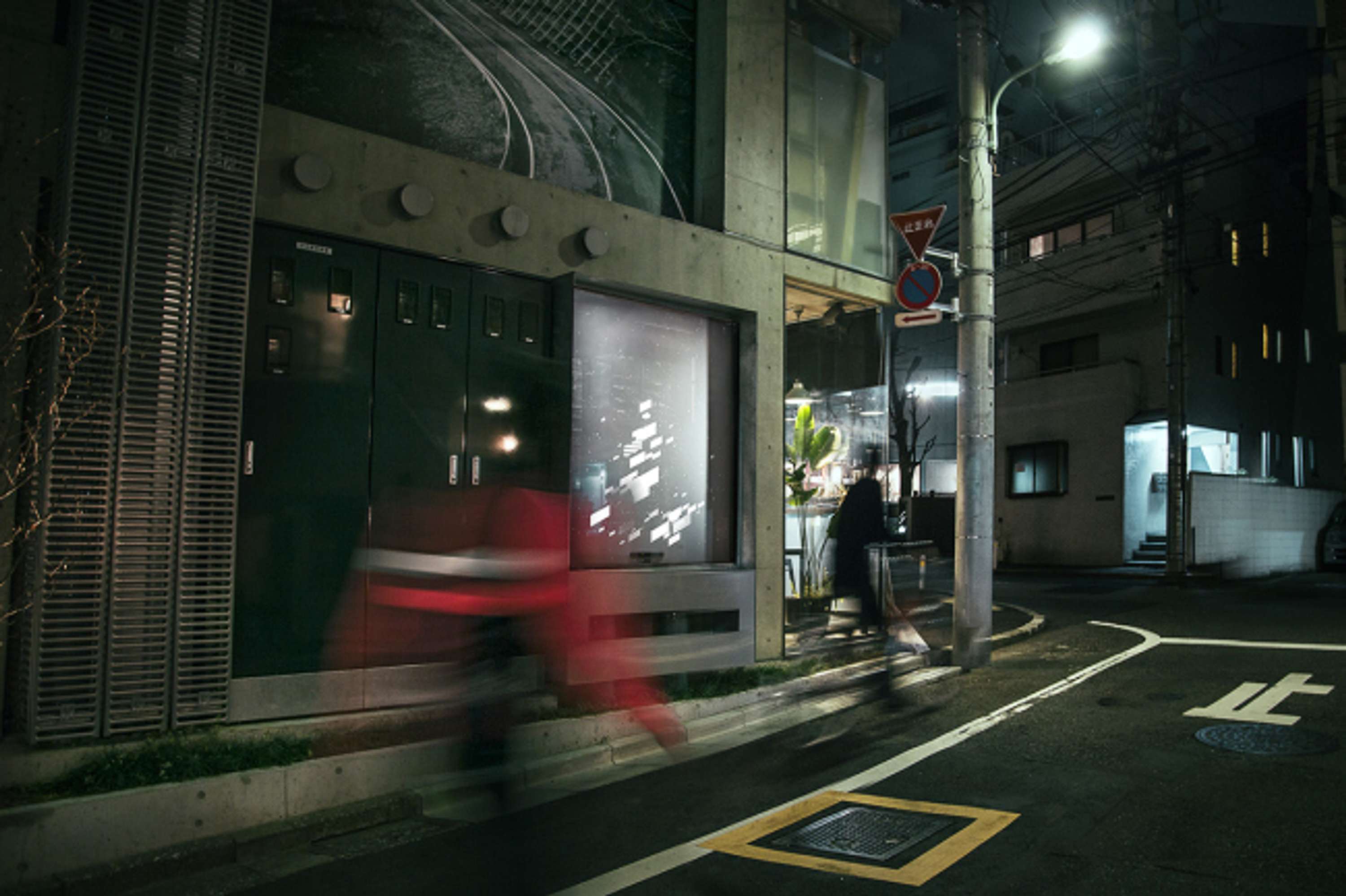 rapha interactive window by convivial