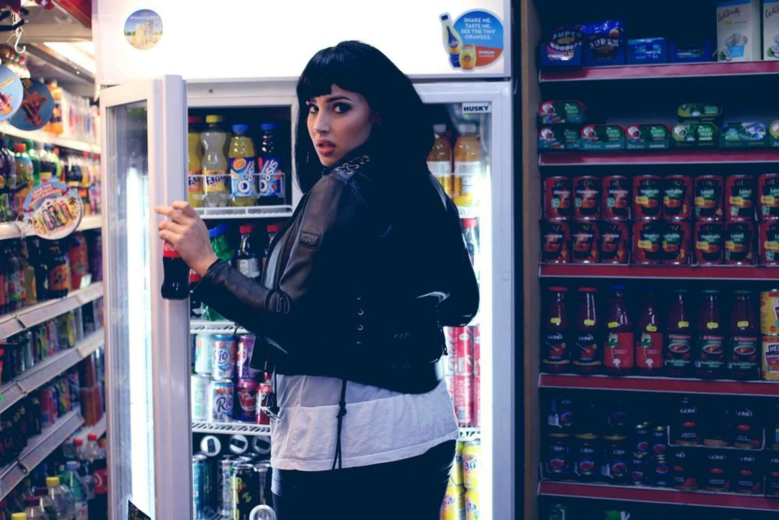 Jada Sezer | Dare to be different by Terry Paul