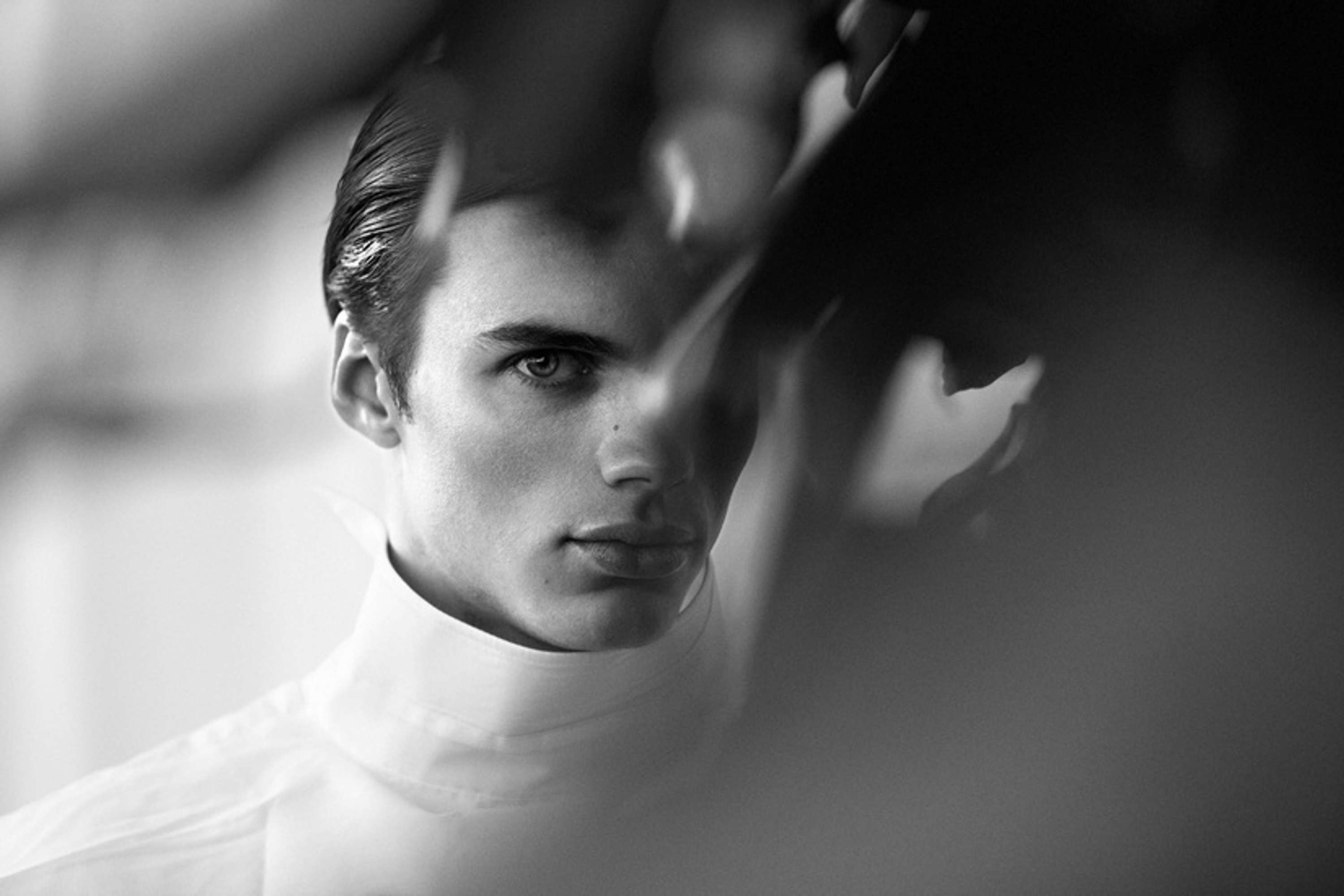 W by Eivind Hansen