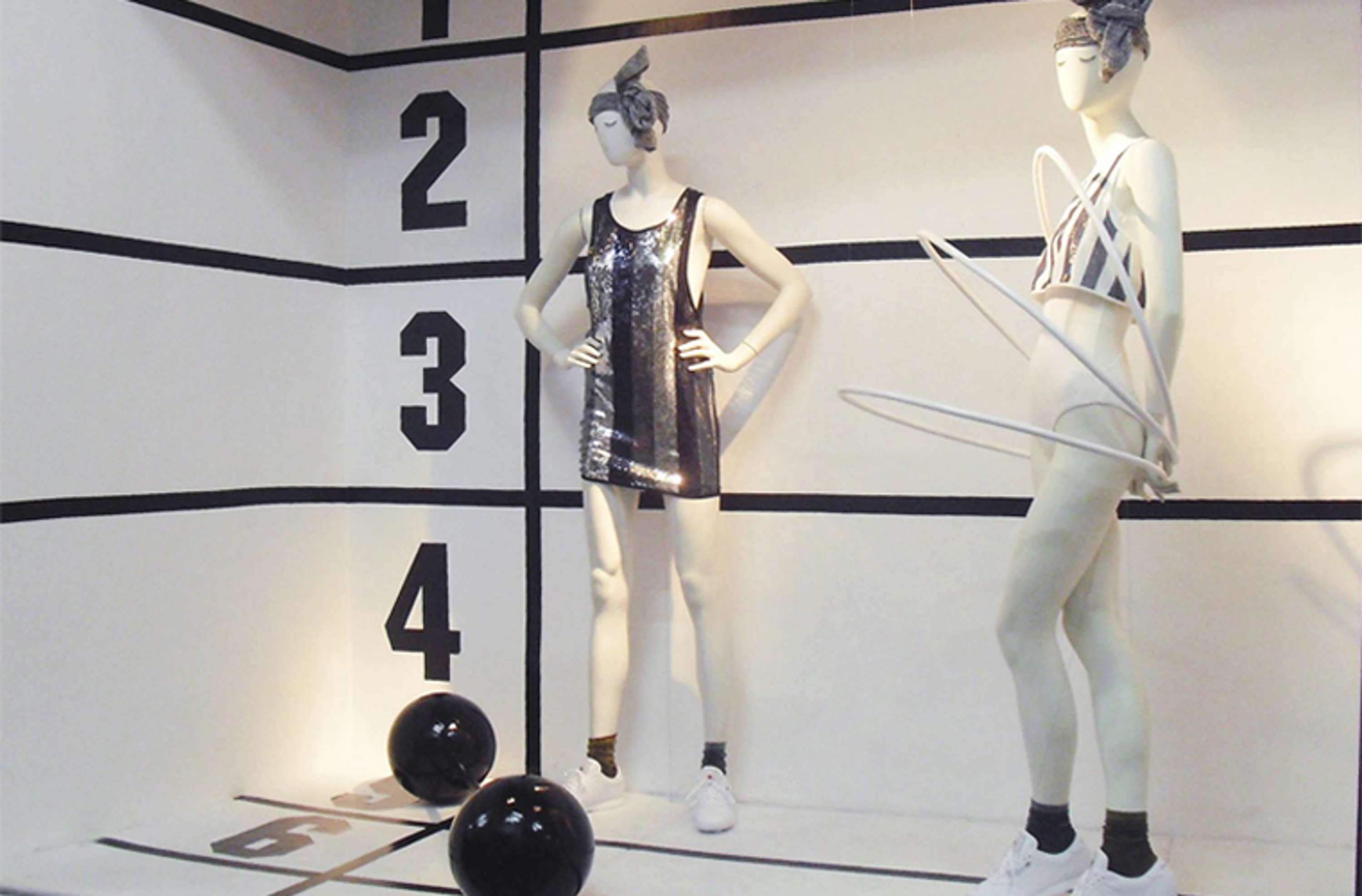 Ashish by mo-lo Freelance graphic art direction, visual merchandiser & window displays