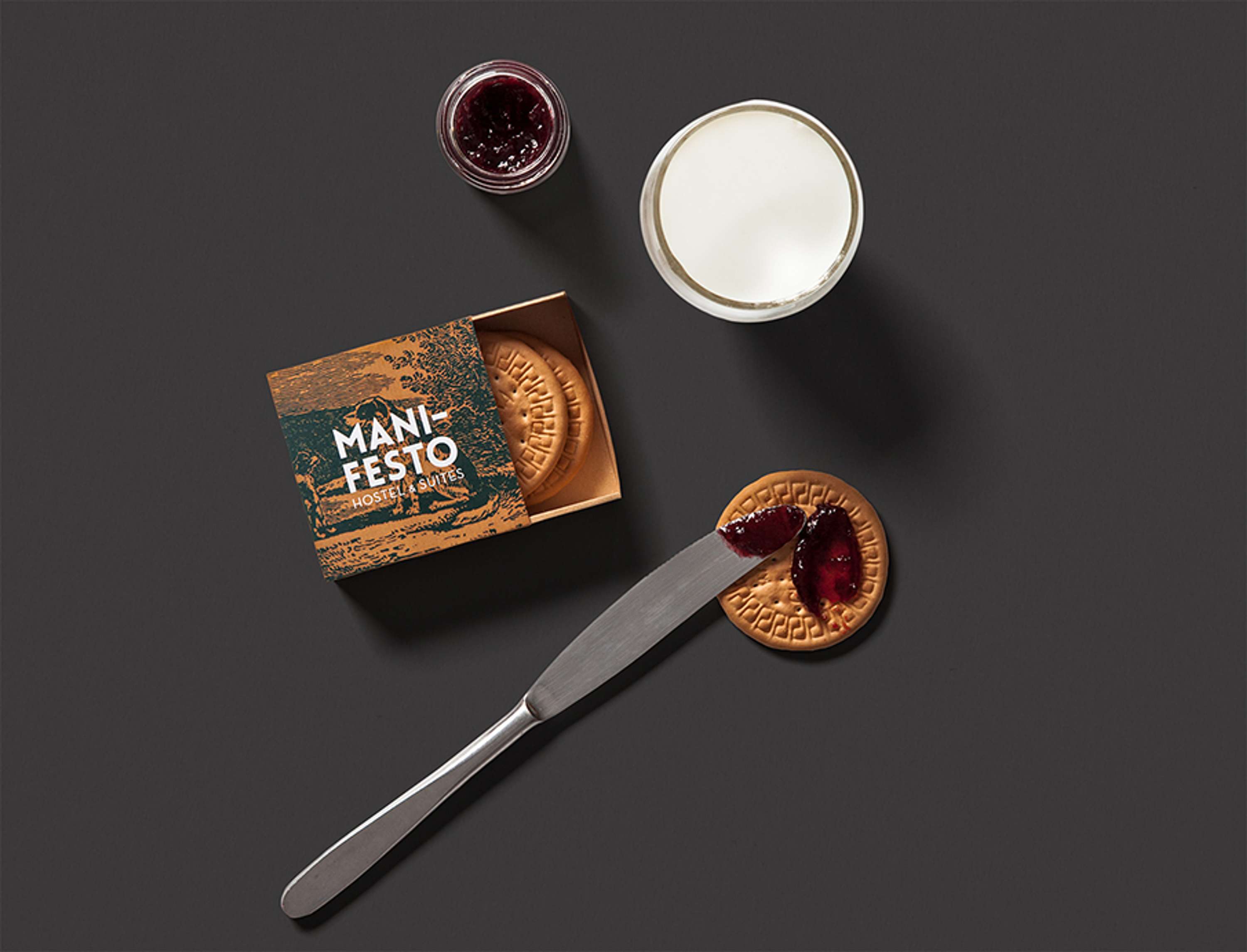 Manifesto Hostel by Laura Moreira