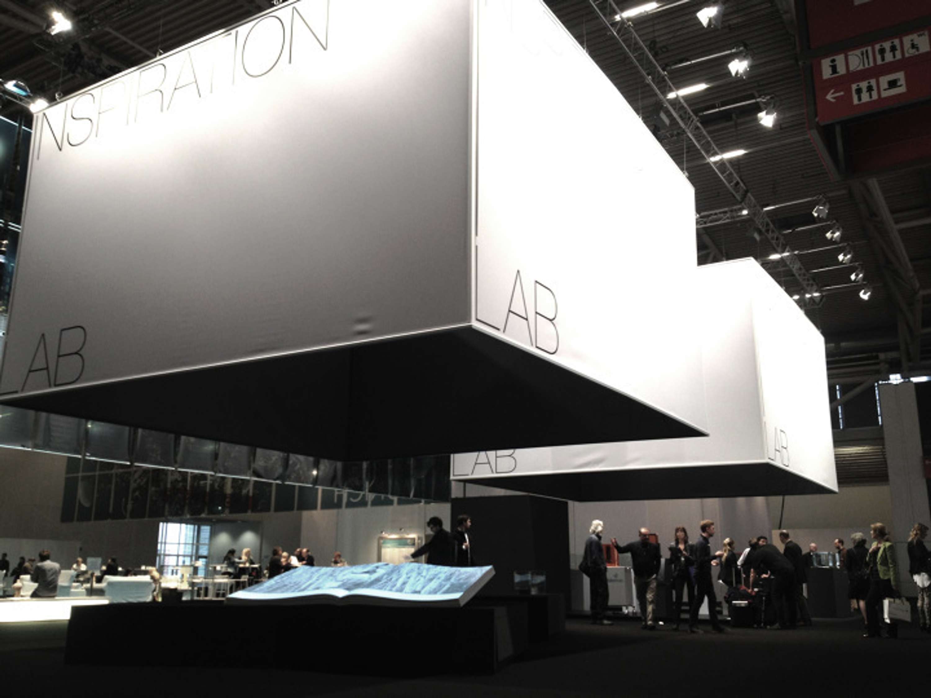 INTERACTIVE MAGAZINE - interactive installation by Yves Peitzner