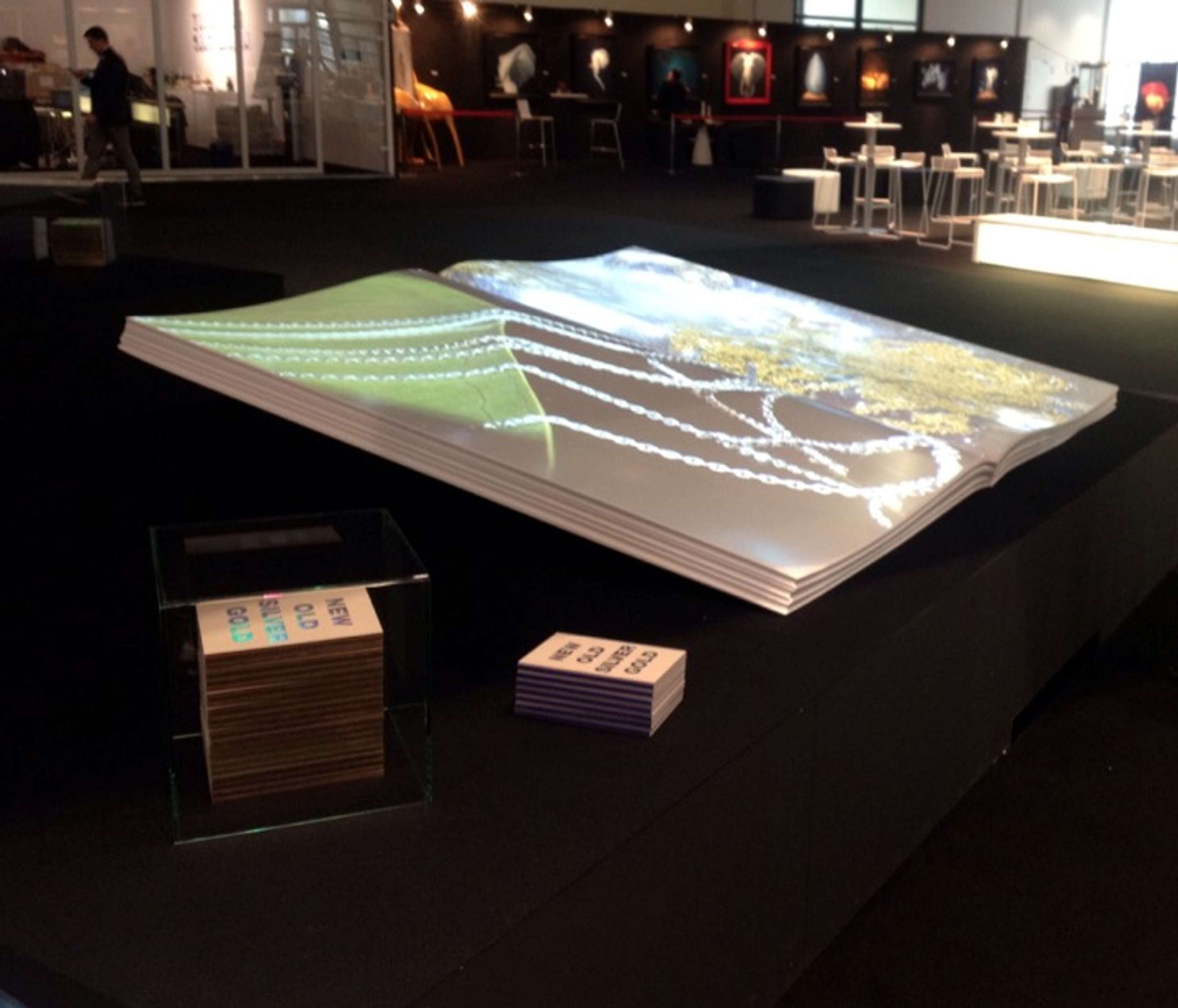 INTERACTIVE MAGAZINE - interactive installation by Yves Peitzner