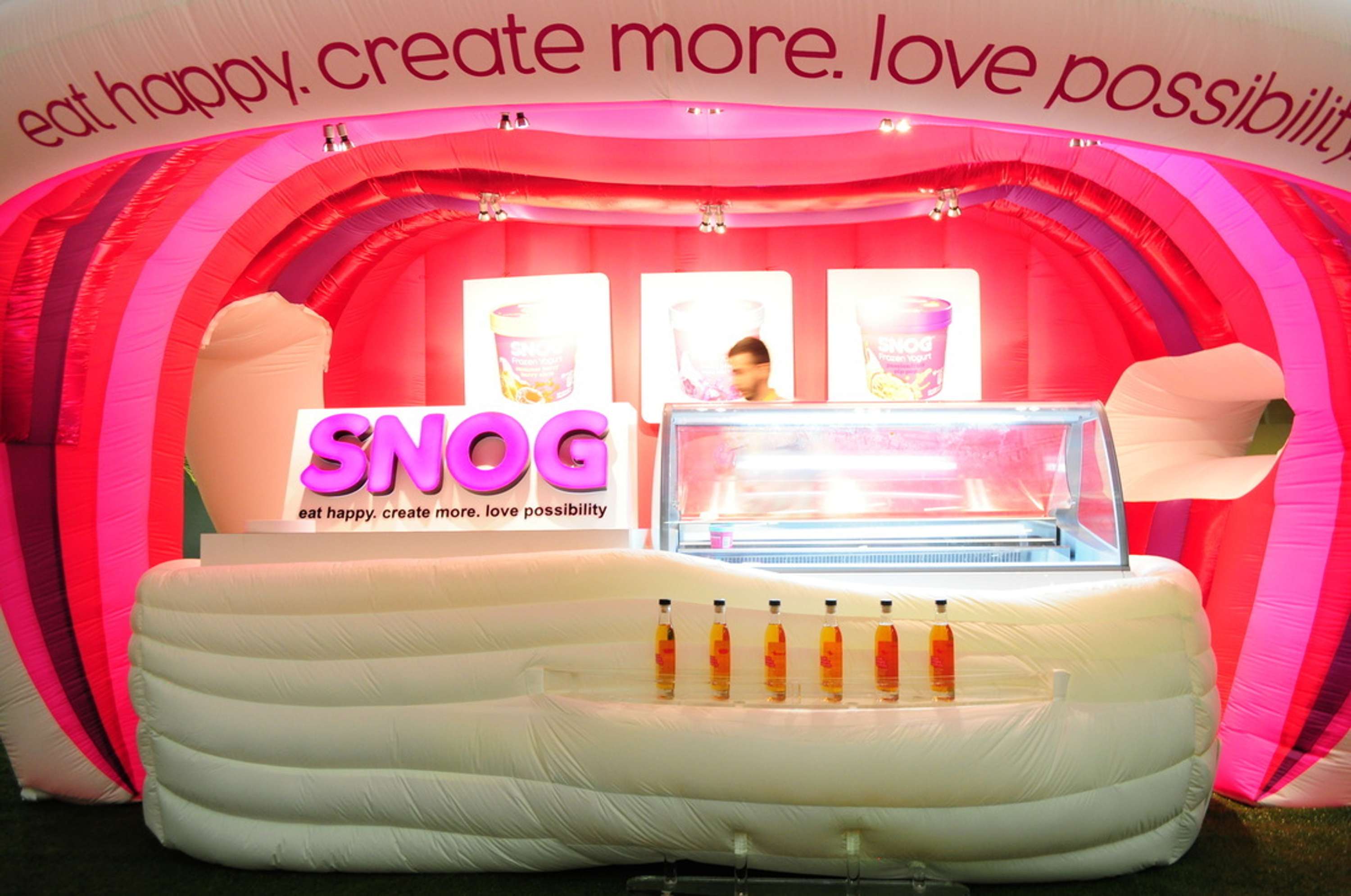 Snog Pop-up by Studio Soüfflé