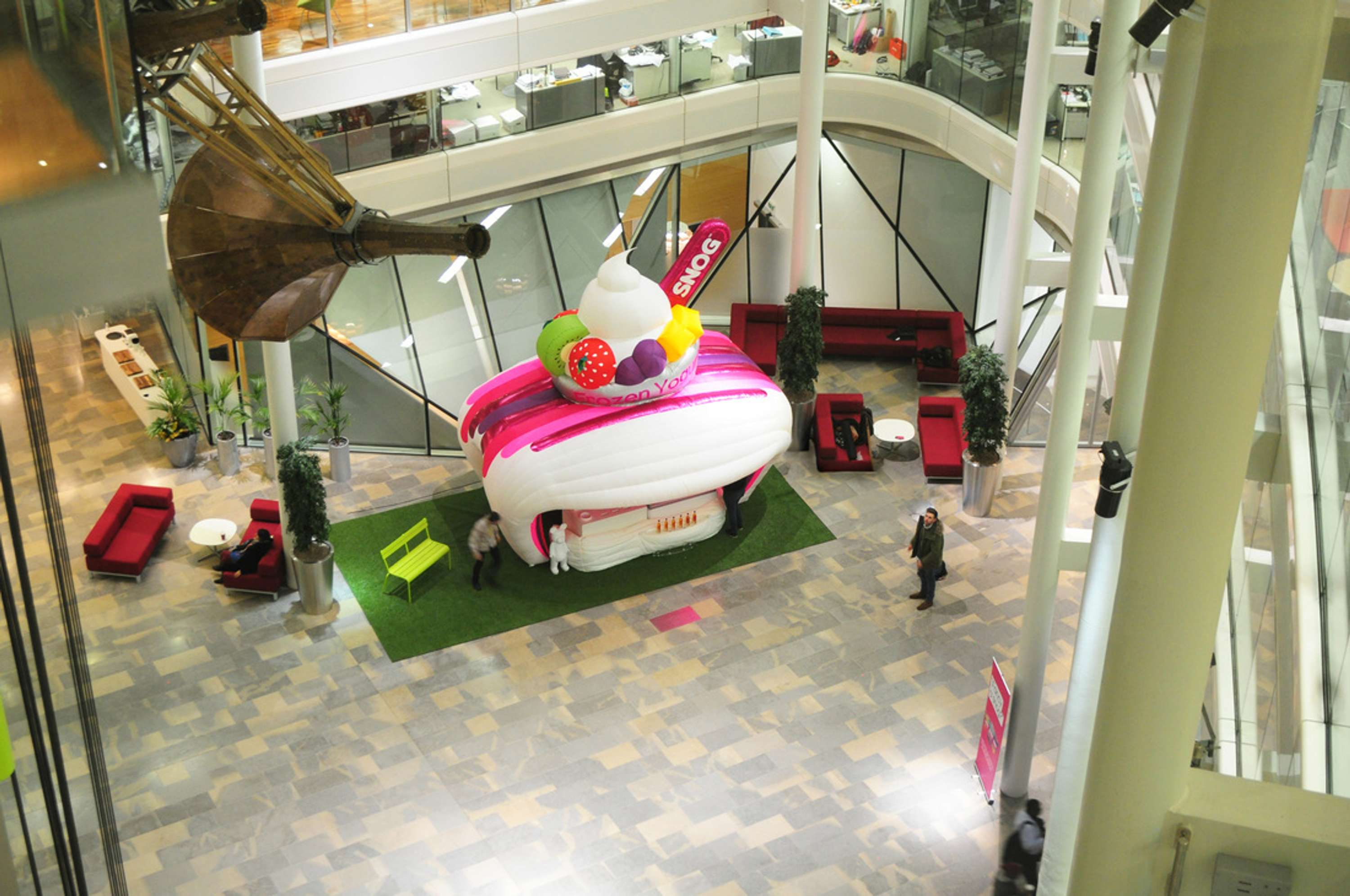 Snog Pop-up by Studio Soüfflé