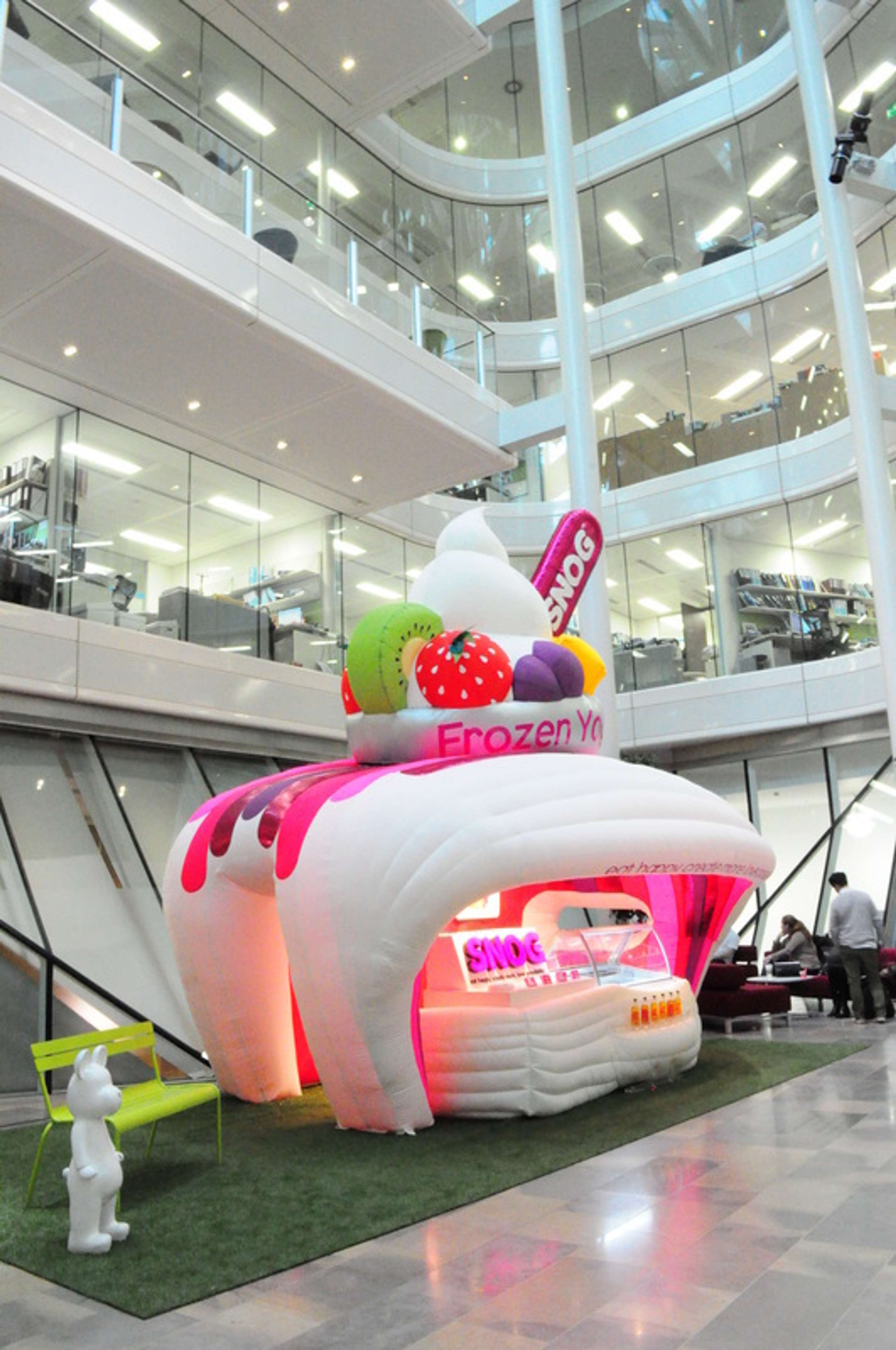 Snog Pop-up by Studio Soüfflé