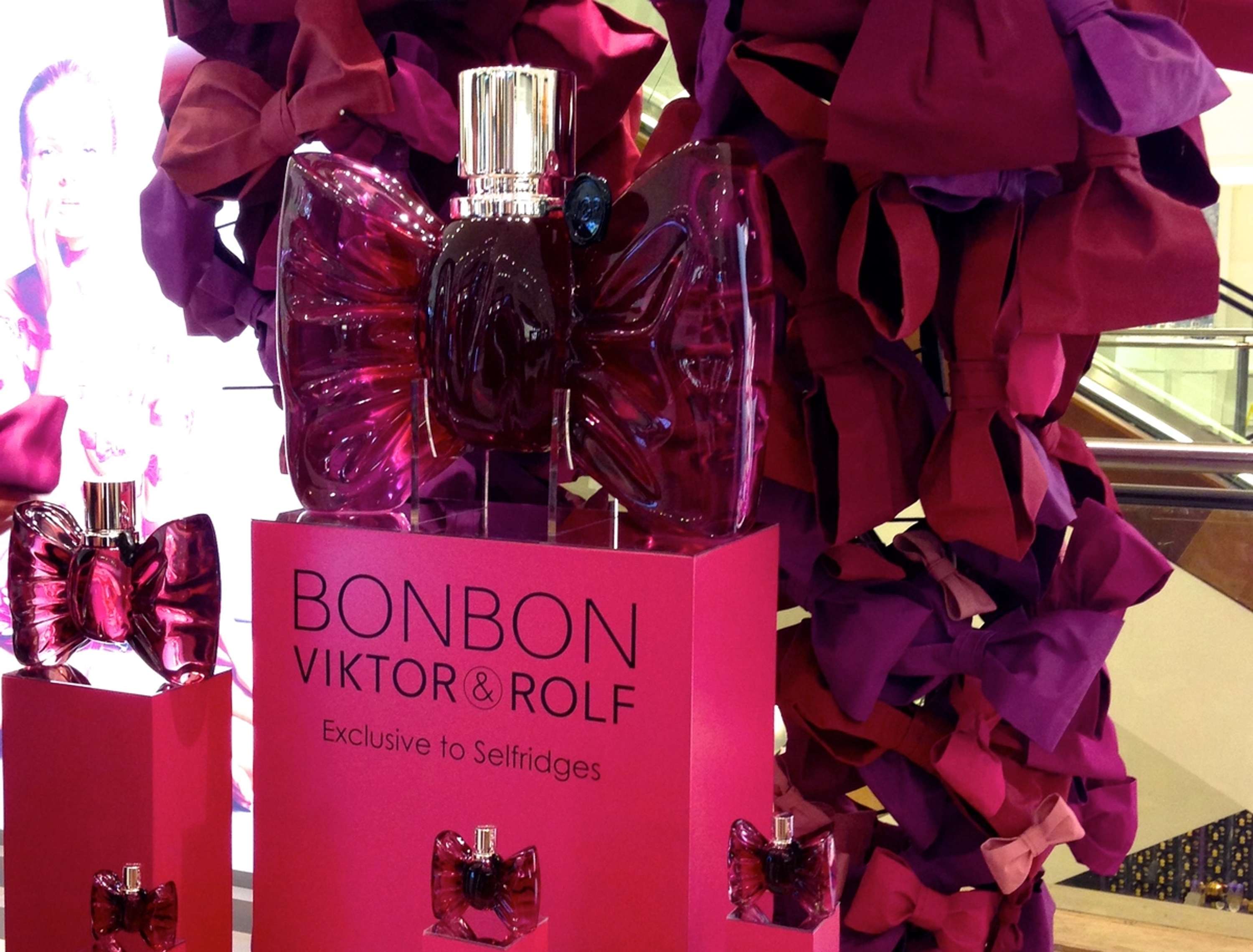 VIKTOR & ROLF WINDOW DISPLAY by Jessica Cabassa