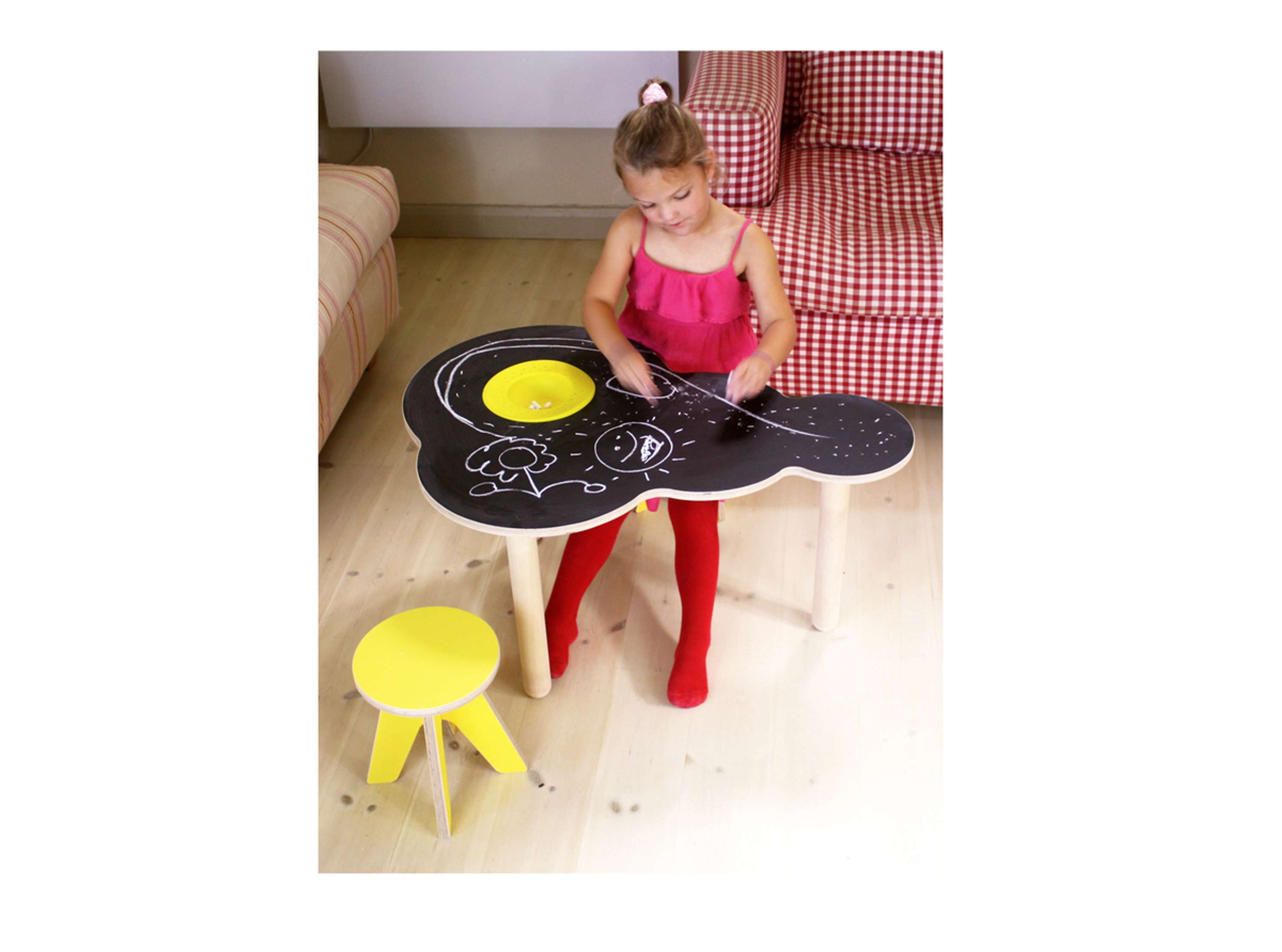 Cloud Table + Stools by Newmakers