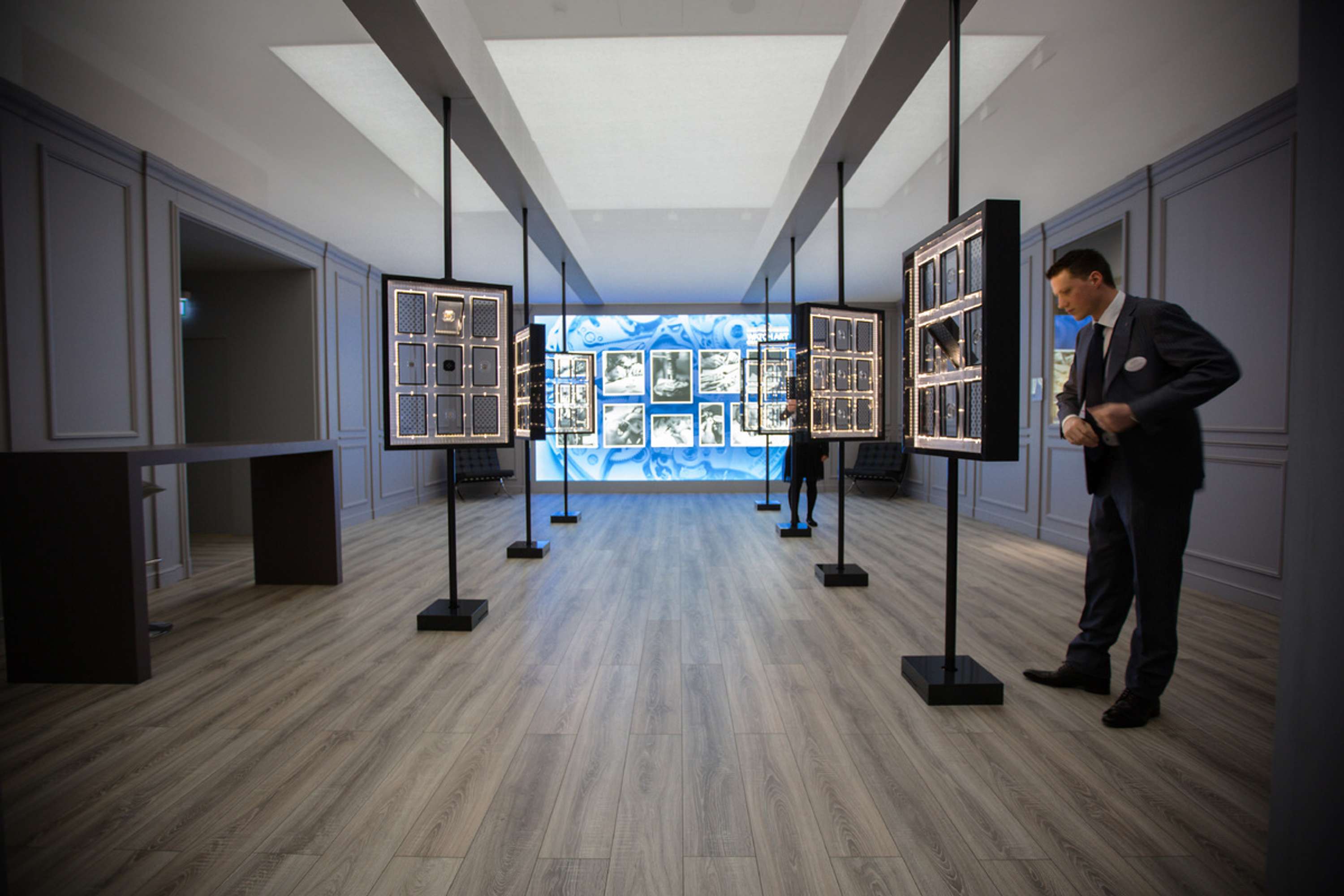 Saatchi Gallery by Rodolfo Netto